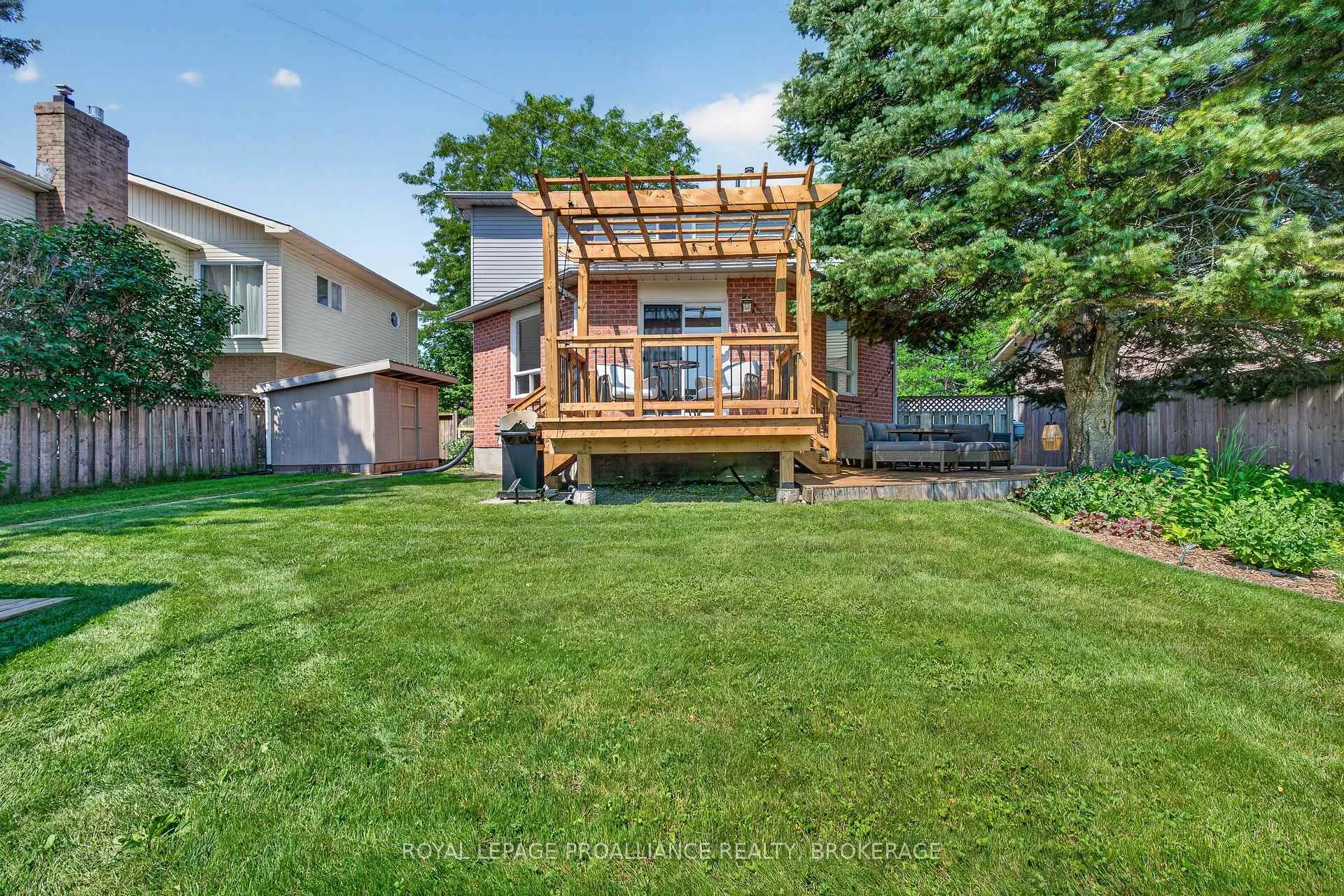 Photo 37 of 41 Chartwell Crescent, Kingston, Kingston East (Incl Barret Crt) — HOMEH