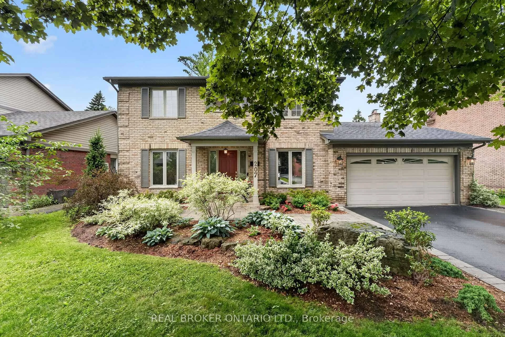 Photo 2 of 207 Longfield Crescent, Hamilton, Ancaster — HOMEH