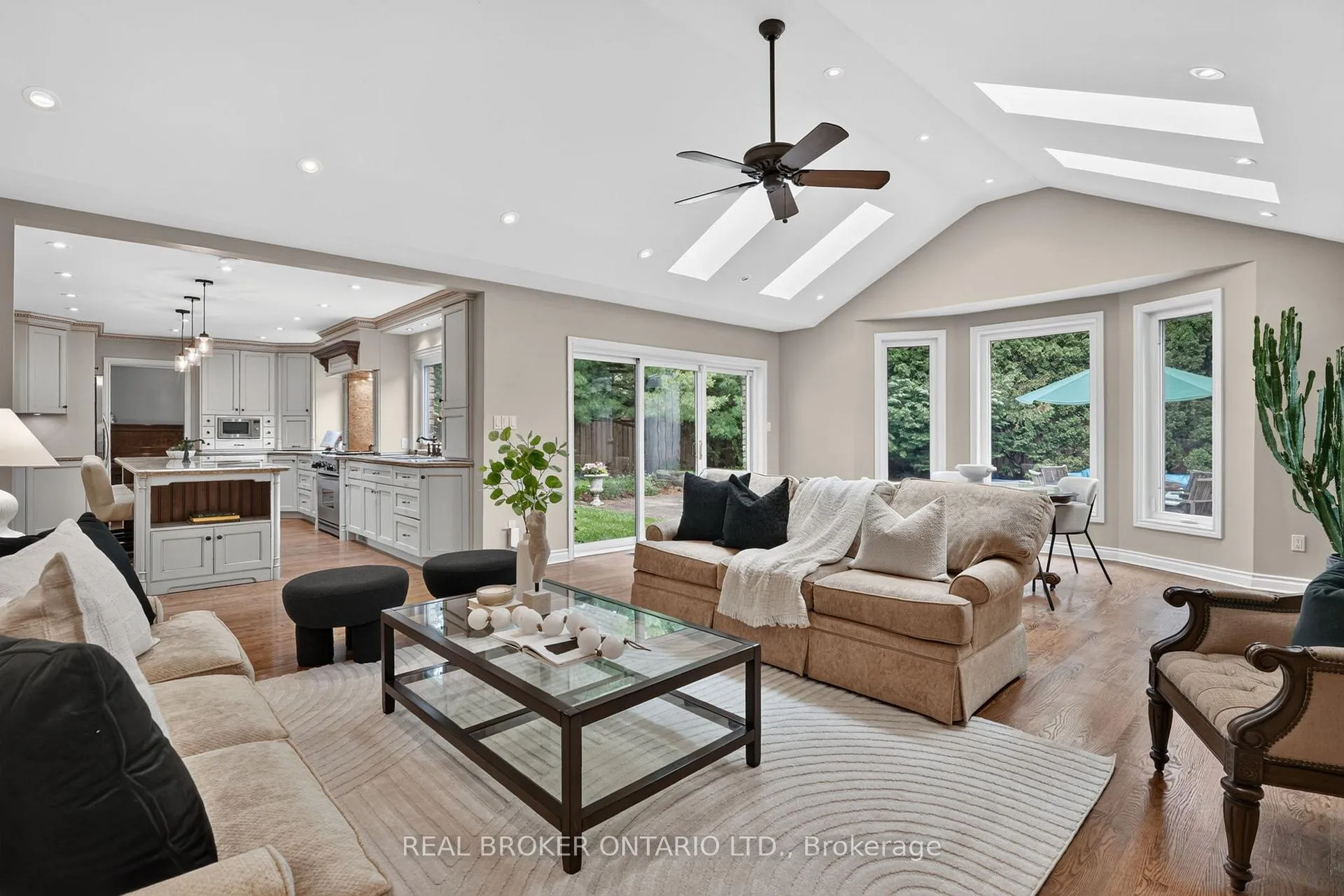 Photo 3 of 207 Longfield Crescent, Hamilton, Ancaster — HOMEH