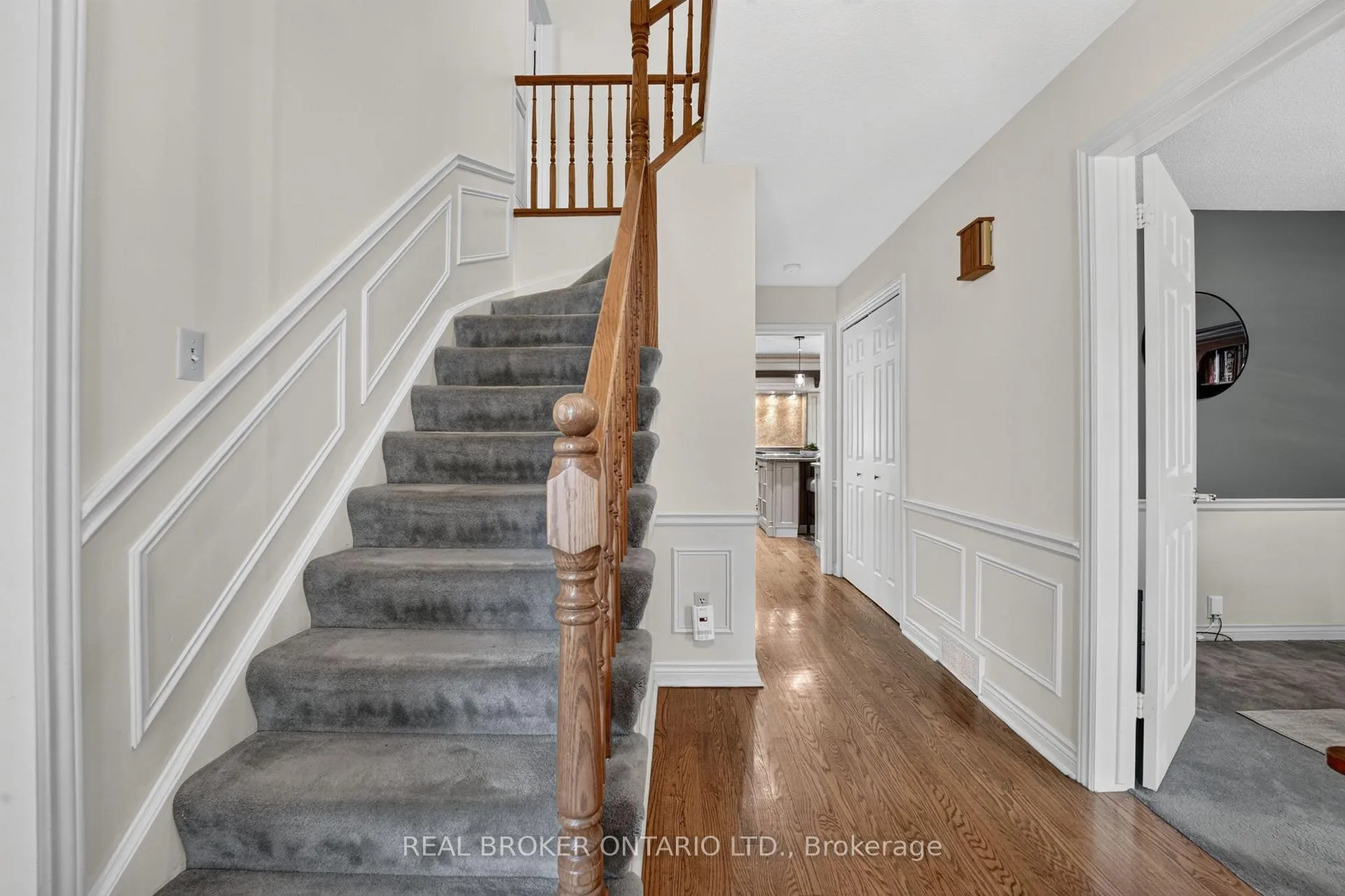 Photo 10 of 207 Longfield Crescent, Hamilton, Ancaster — HOMEH