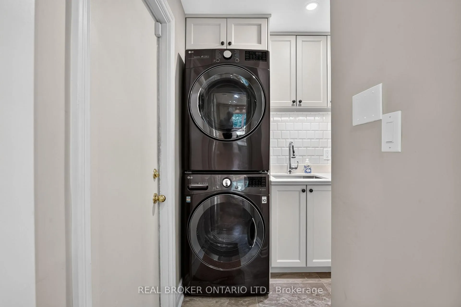 Photo 22 of 207 Longfield Crescent, Hamilton, Ancaster — HOMEH