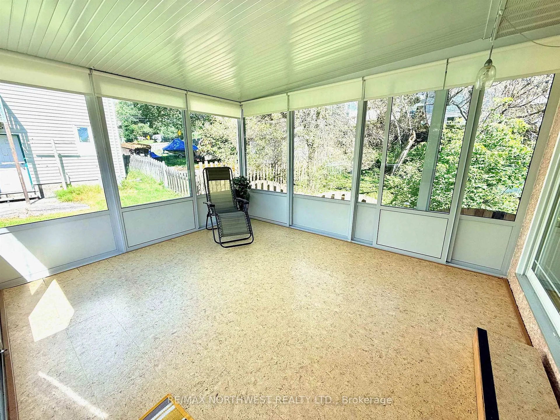 Photo 11 of 404 Main Street, Kenora, Keewatin — HOMEH