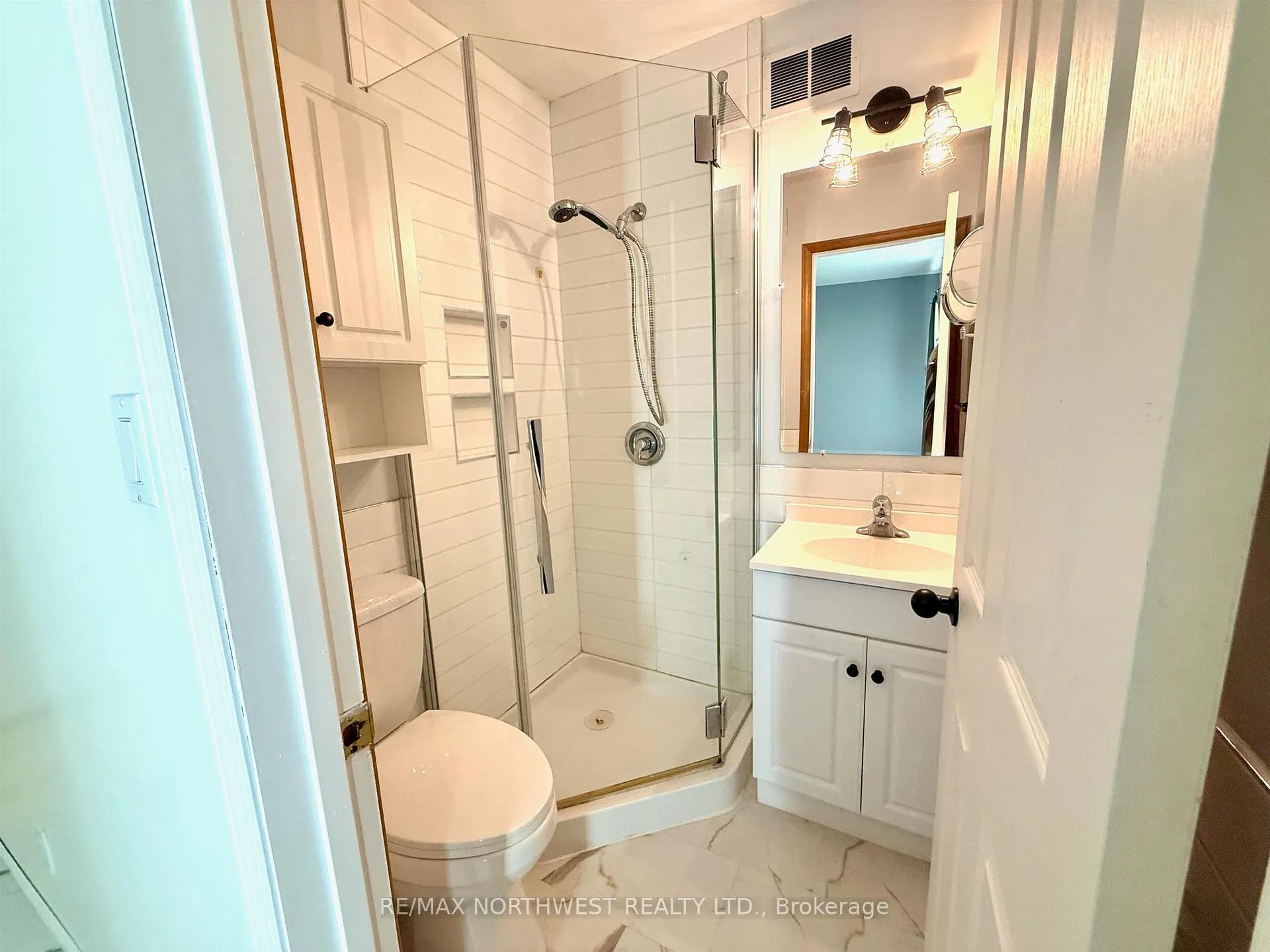 Photo 16 of 404 Main Street, Kenora, Keewatin — HOMEH