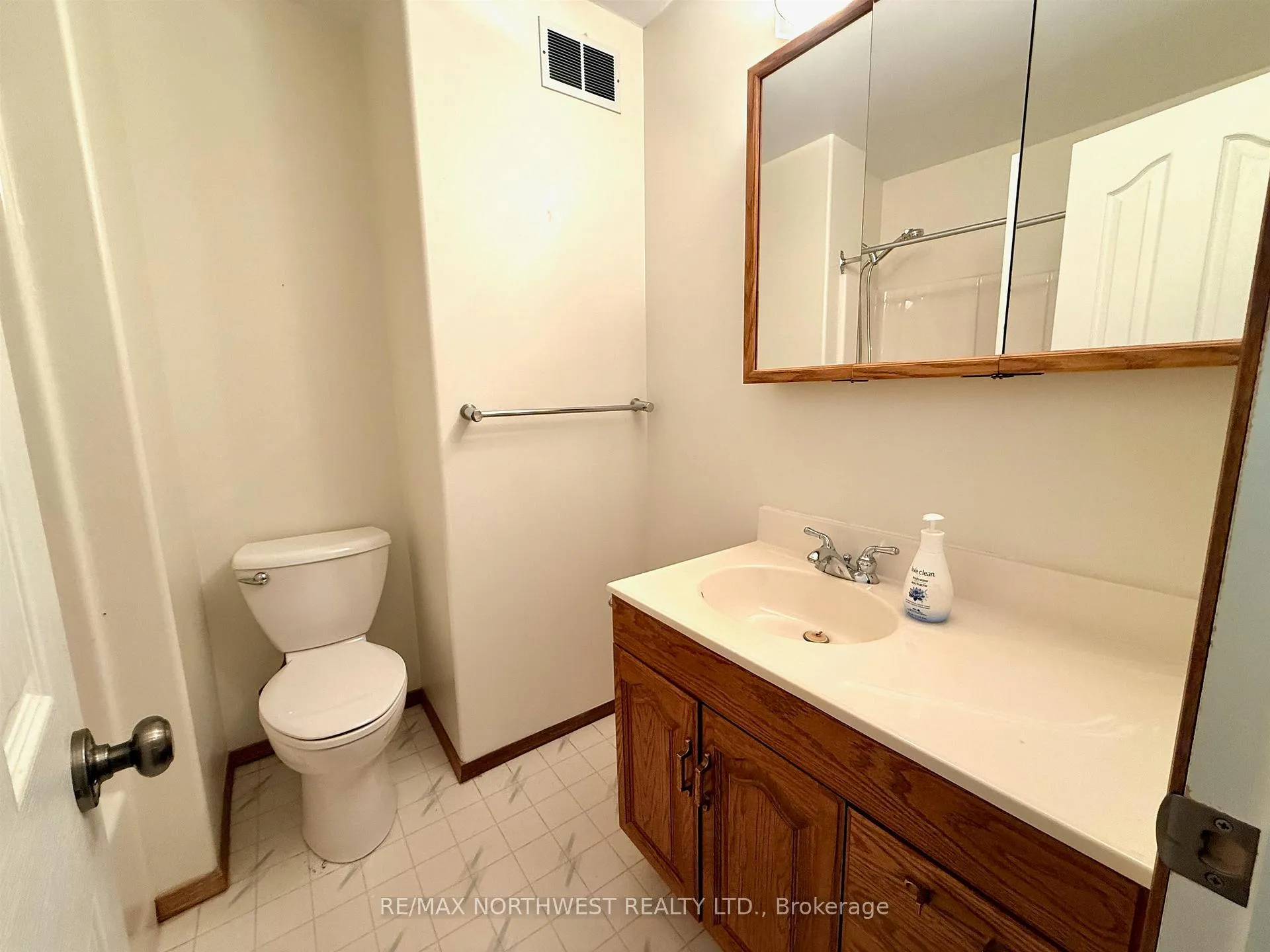 Photo 18 of 404 Main Street, Kenora, Keewatin — HOMEH