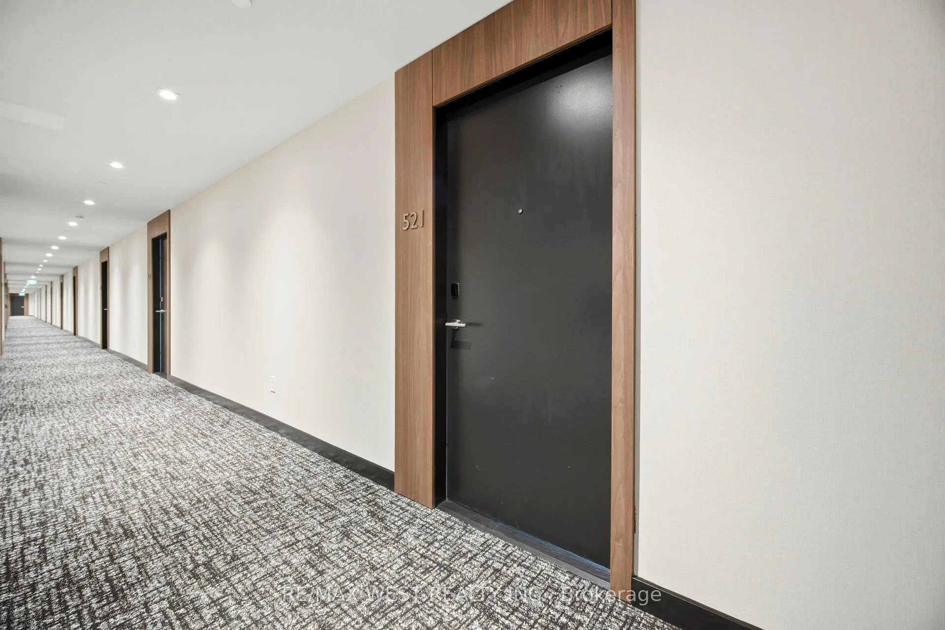 Photo 6 of Unit 521, 2501 Saw Whet Boulevard, Oakville, Glen Abbey — HOMEH