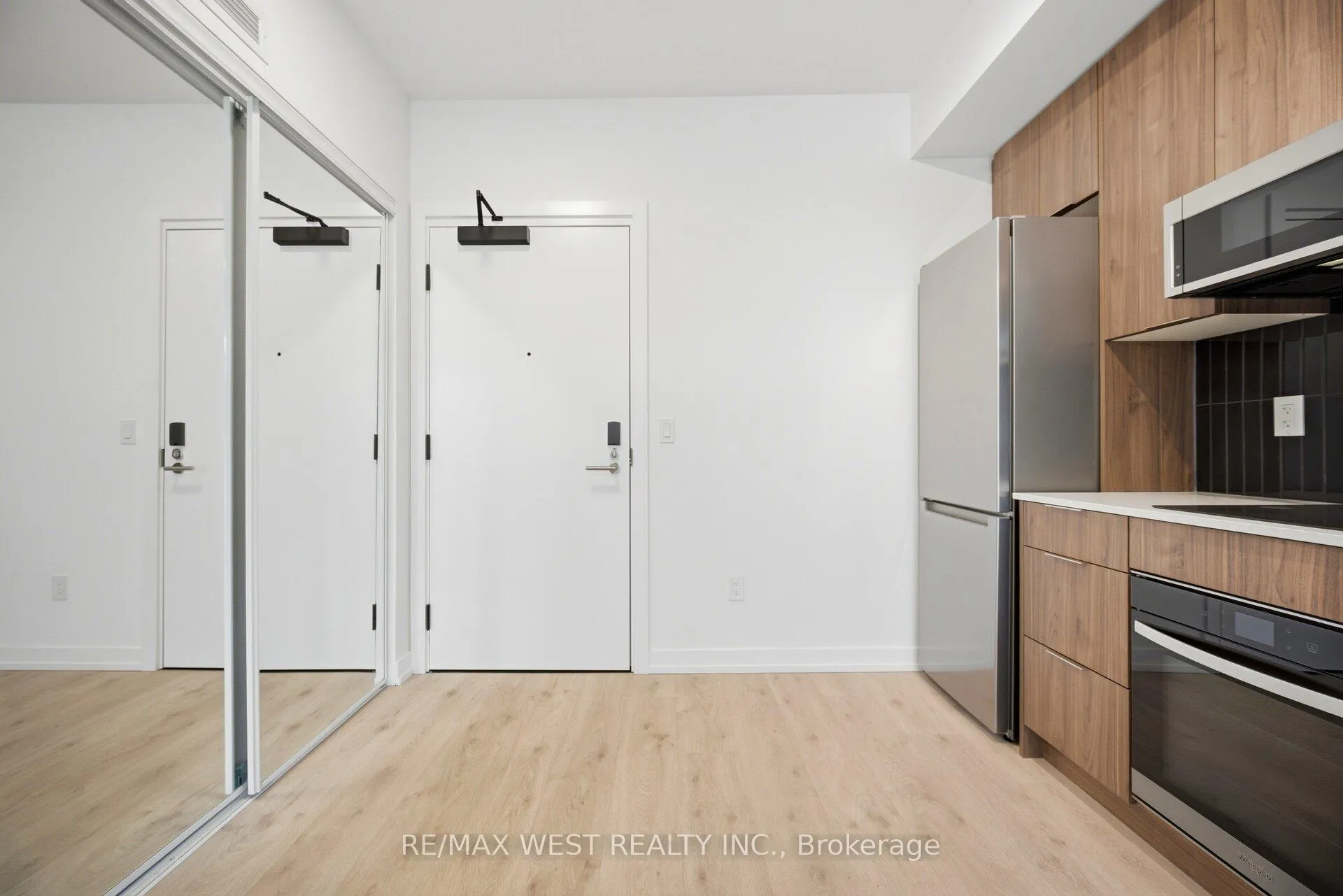 Photo 7 of Unit 521, 2501 Saw Whet Boulevard, Oakville, Glen Abbey — HOMEH