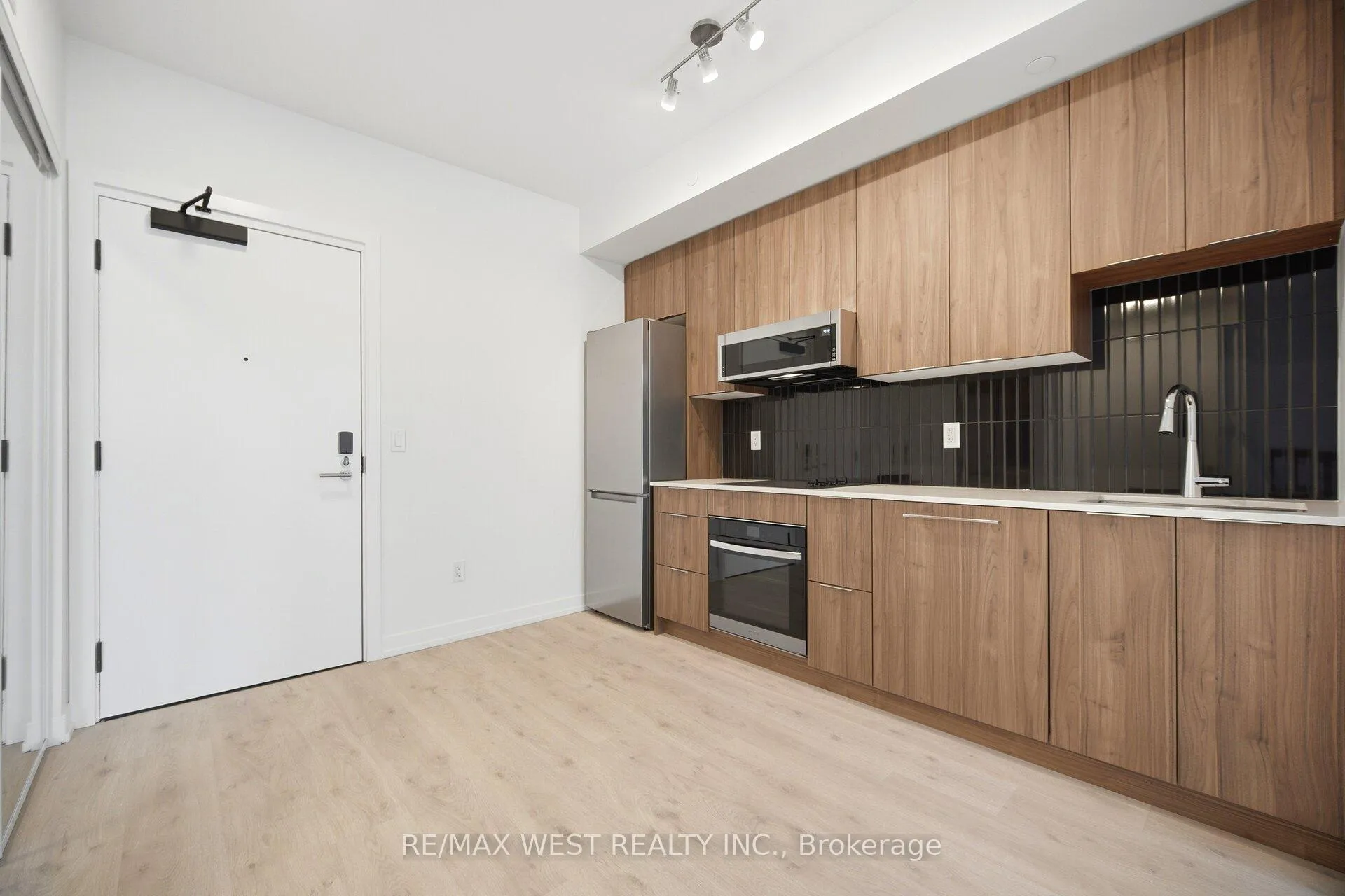Photo 9 of Unit 521, 2501 Saw Whet Boulevard, Oakville, Glen Abbey — HOMEH