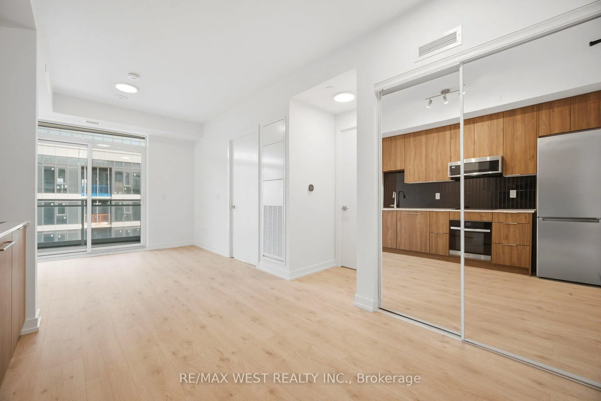 Photo 12 of Unit 521, 2501 Saw Whet Boulevard, Oakville, Glen Abbey — HOMEH