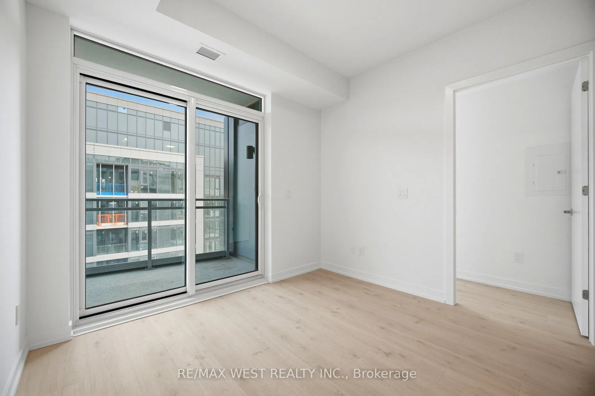 Photo 17 of Unit 521, 2501 Saw Whet Boulevard, Oakville, Glen Abbey — HOMEH