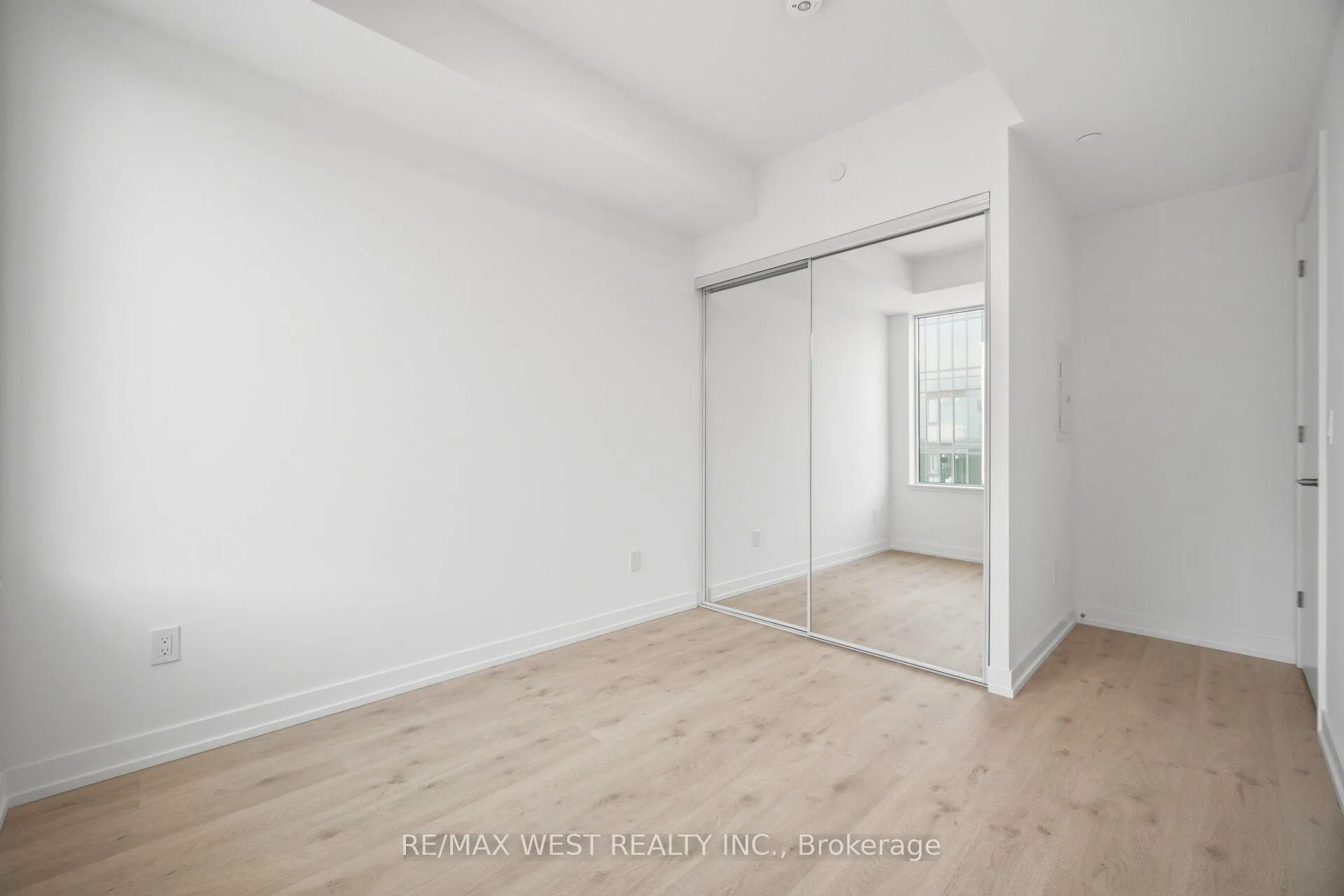 Photo 20 of Unit 521, 2501 Saw Whet Boulevard, Oakville, Glen Abbey — HOMEH