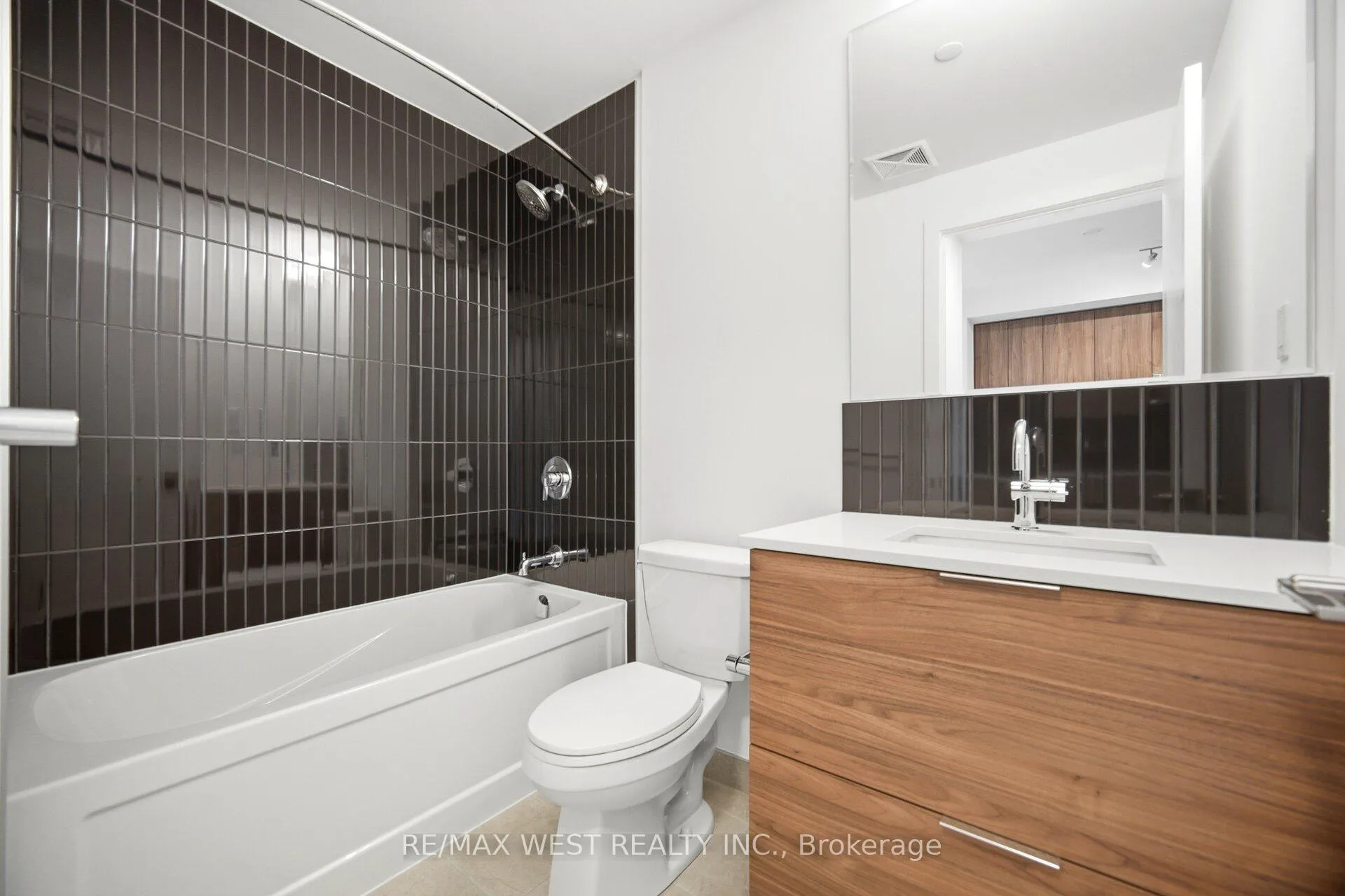 Photo 21 of Unit 521, 2501 Saw Whet Boulevard, Oakville, Glen Abbey — HOMEH