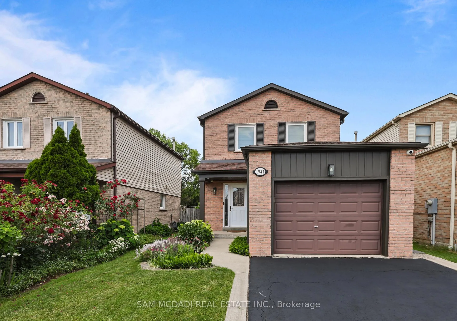Photo 2 of 1541 Cuthbert Avenue, Mississauga, East Credit — HOMEH