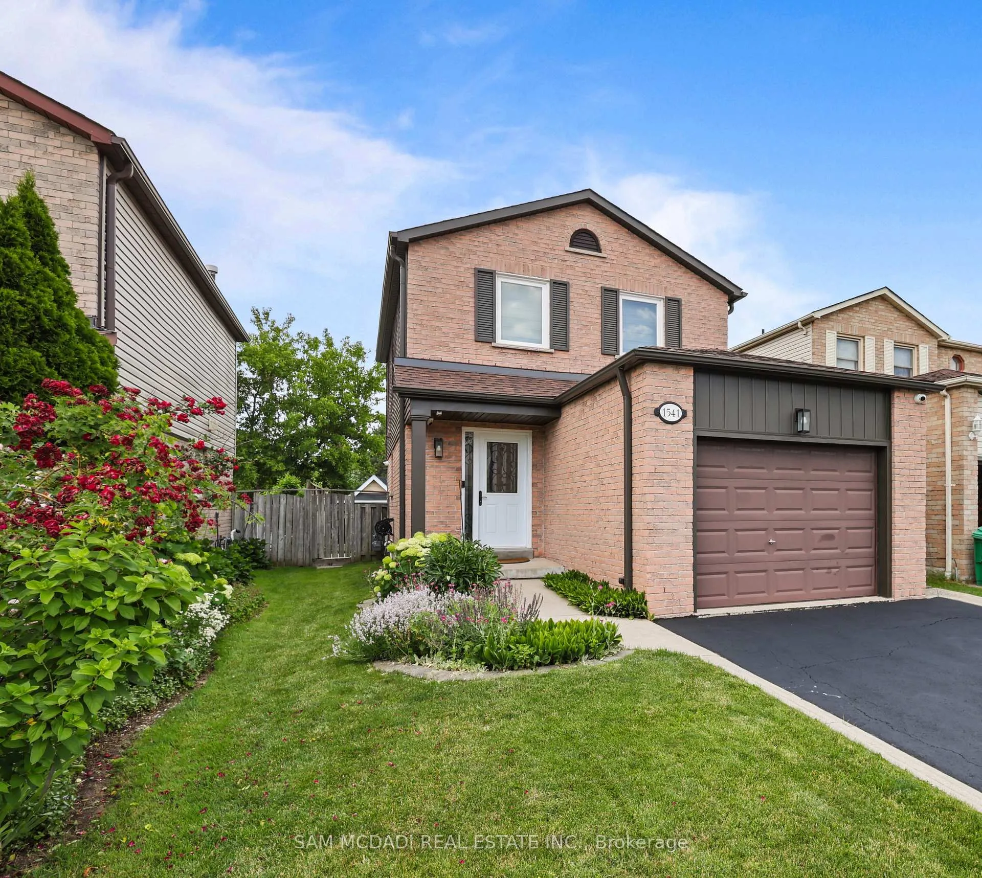 Photo 3 of 1541 Cuthbert Avenue, Mississauga, East Credit — HOMEH
