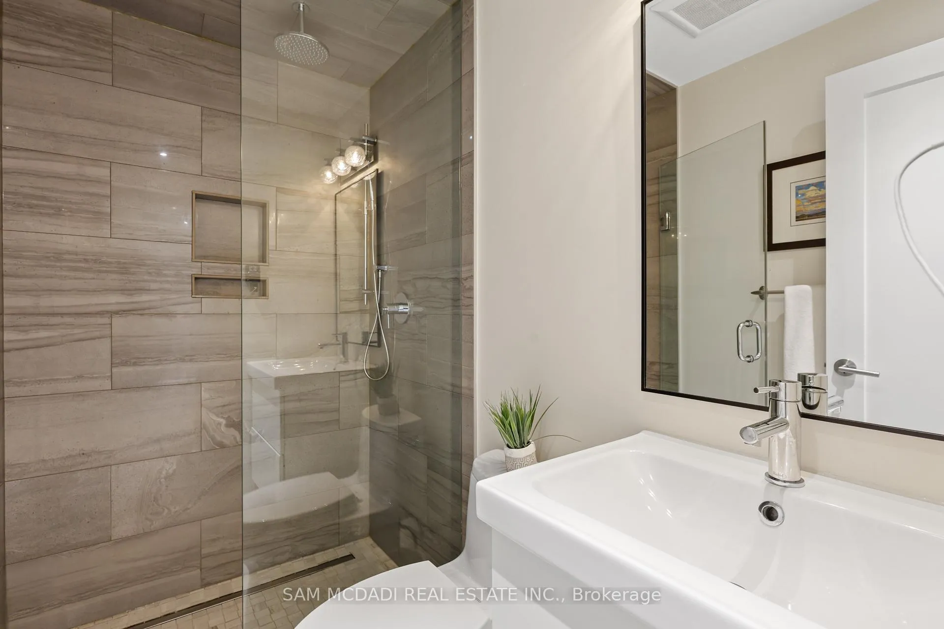Photo 17 of 1541 Cuthbert Avenue, Mississauga, East Credit — HOMEH