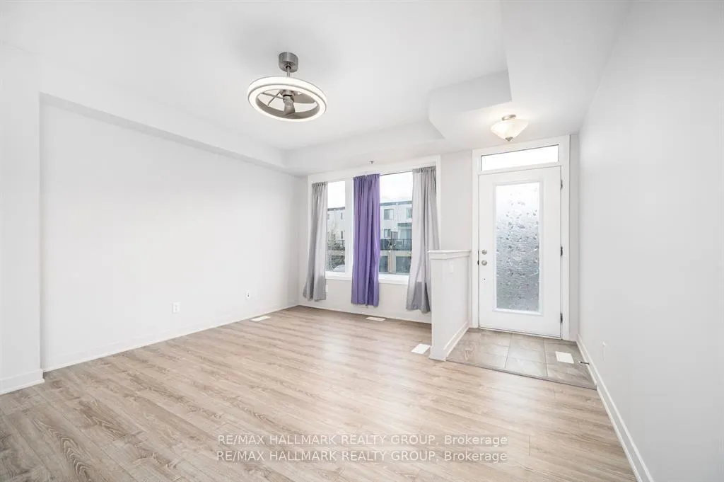 Photo 5 of 545 Ozawa Private, Ottawa, CFB Rockcliffe and Area — HOMEH