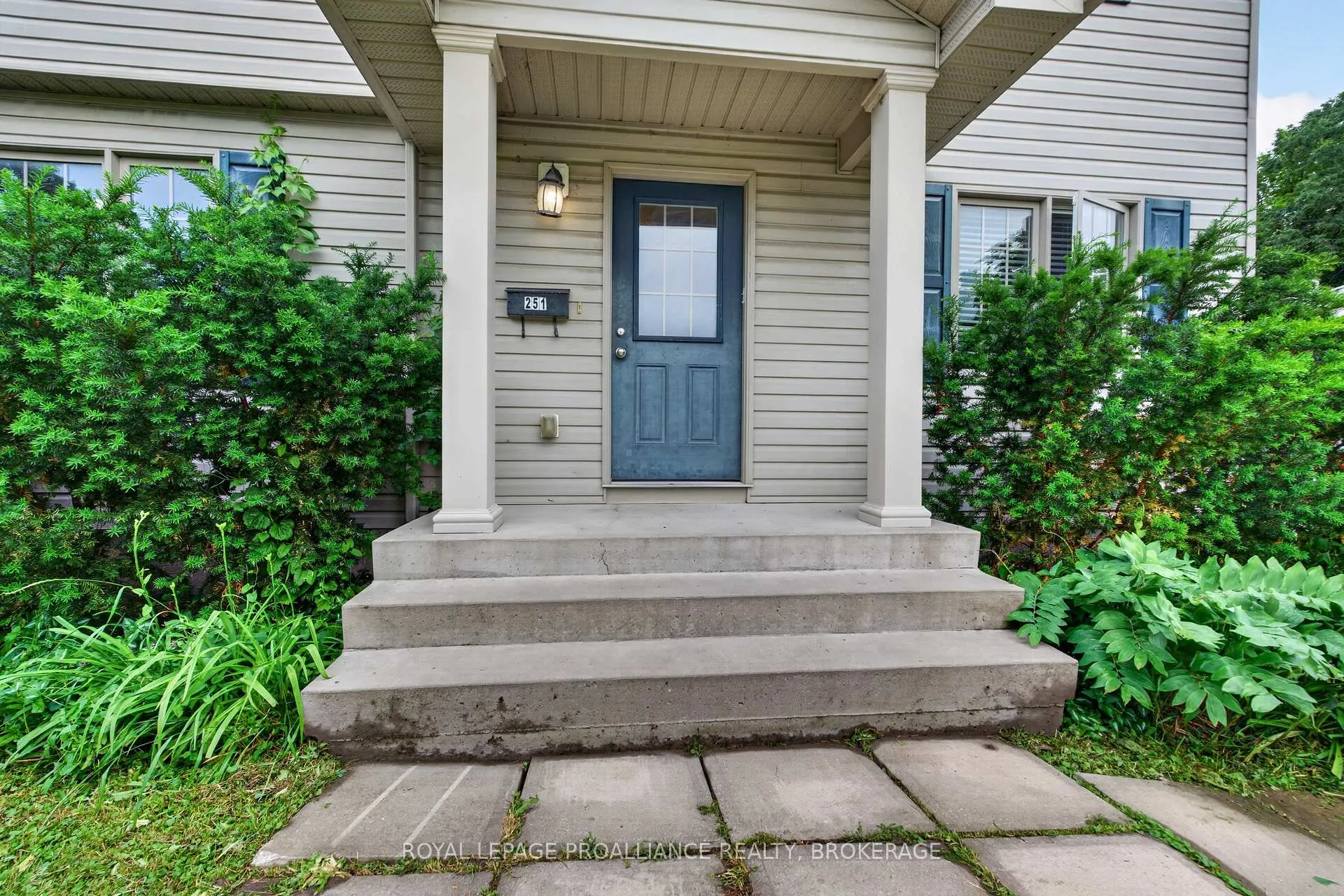 Photo 4 of 251 Yonge Street, Kingston, Central City West — HOMEH