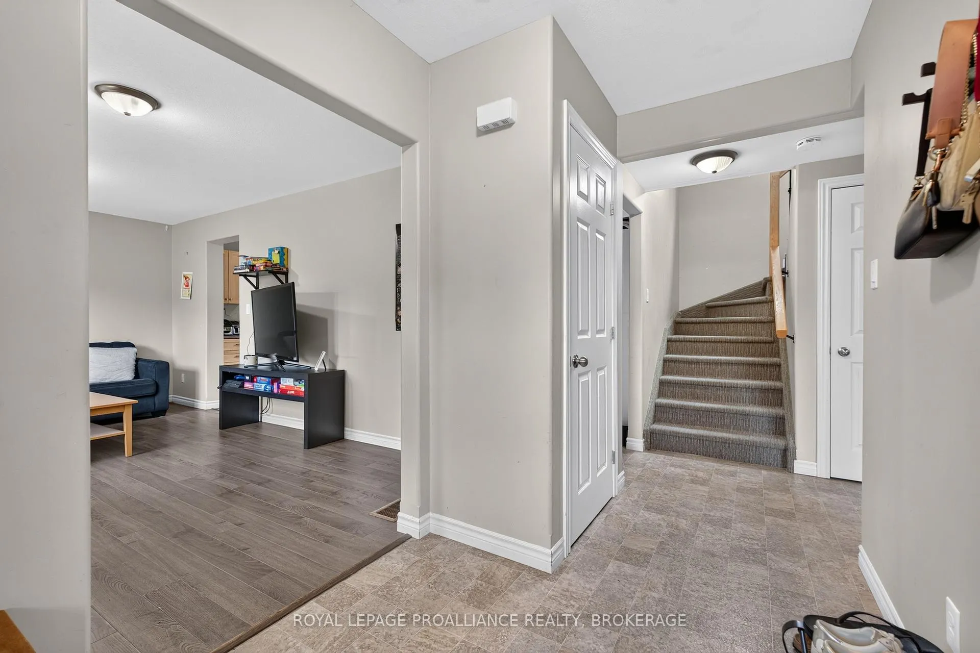 Photo 6 of 251 Yonge Street, Kingston, Central City West — HOMEH