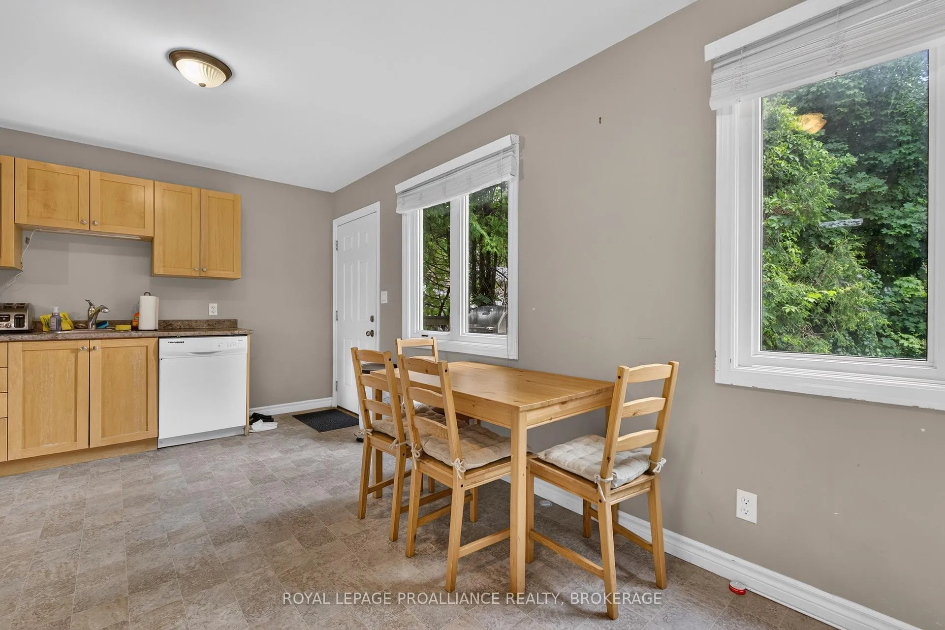 Photo 10 of 251 Yonge Street, Kingston, Central City West — HOMEH