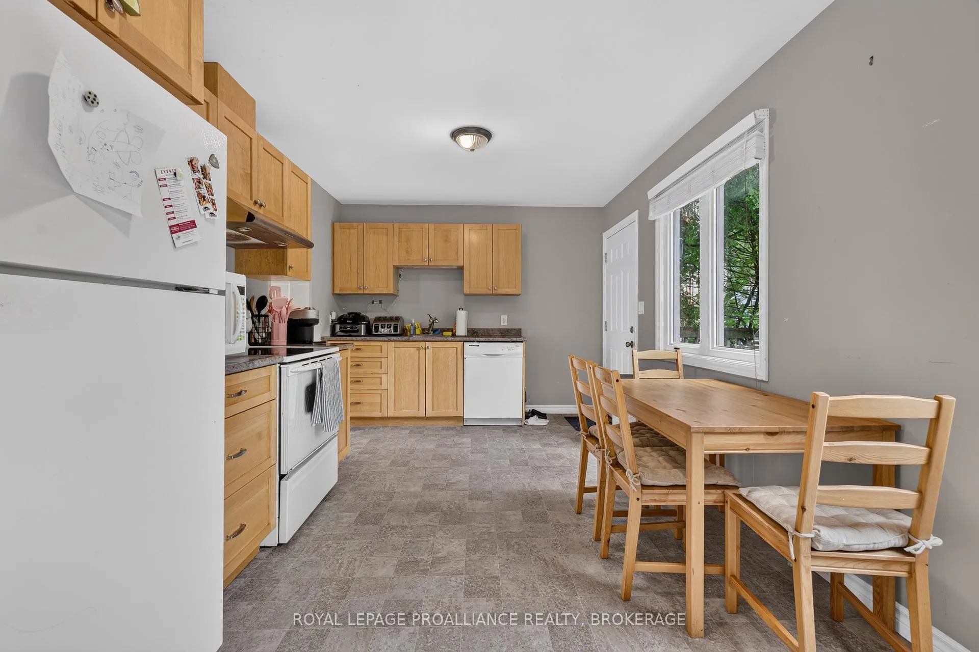 Photo 11 of 251 Yonge Street, Kingston, Central City West — HOMEH