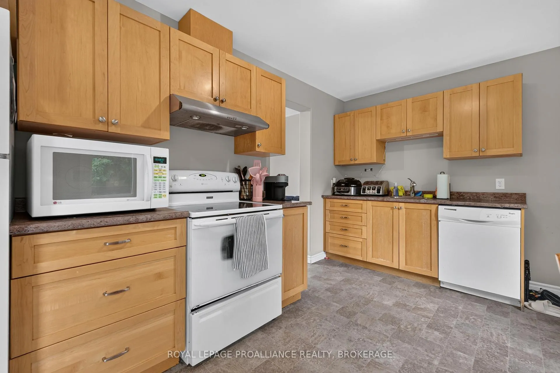 Photo 12 of 251 Yonge Street, Kingston, Central City West — HOMEH
