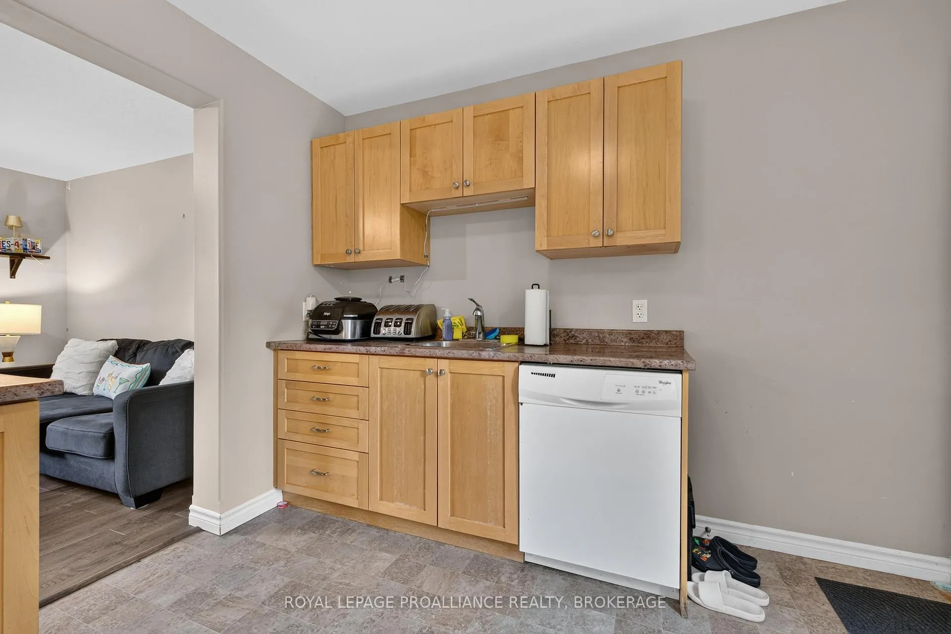 Photo 13 of 251 Yonge Street, Kingston, Central City West — HOMEH
