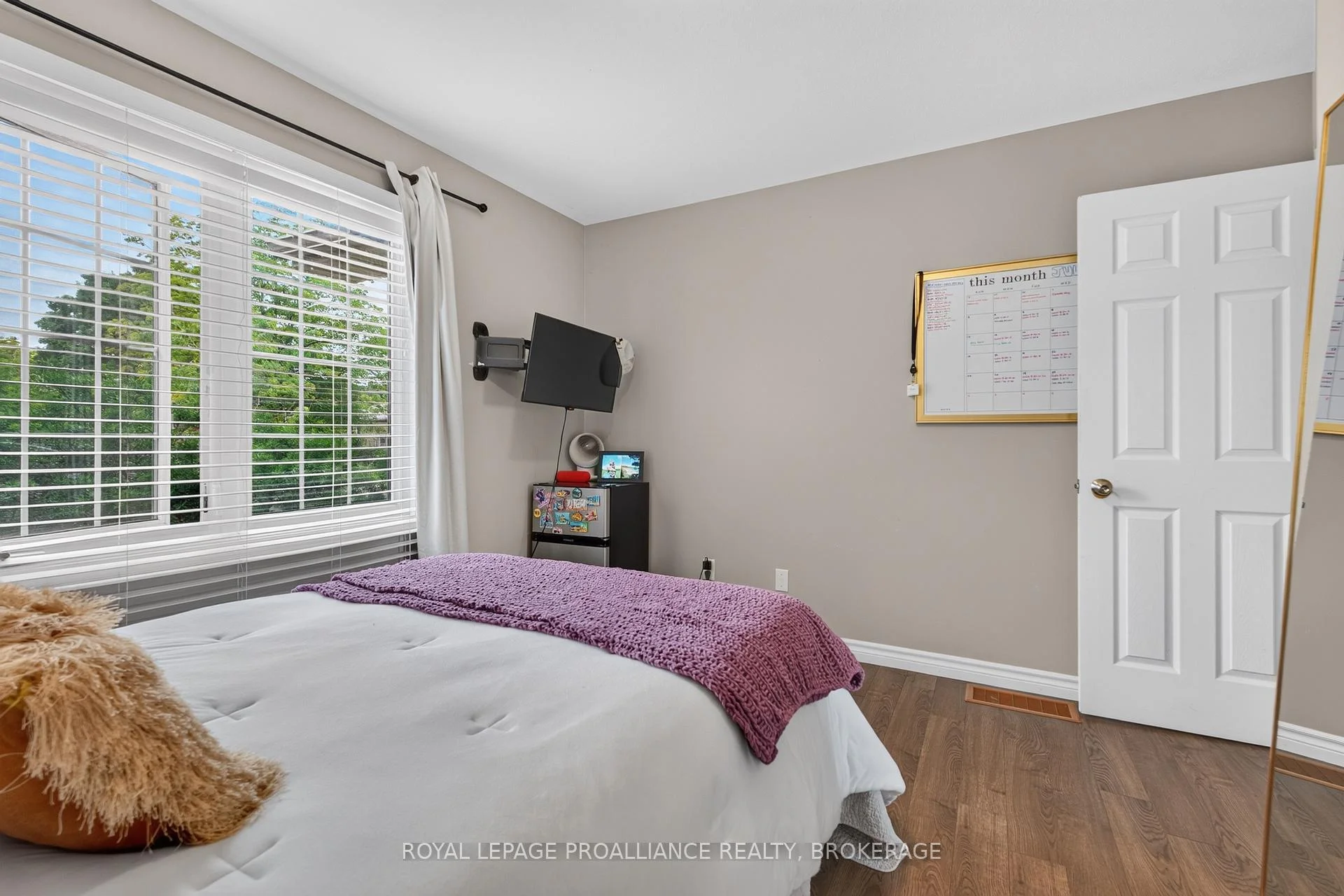 Photo 35 of 251 Yonge Street, Kingston, Central City West — HOMEH