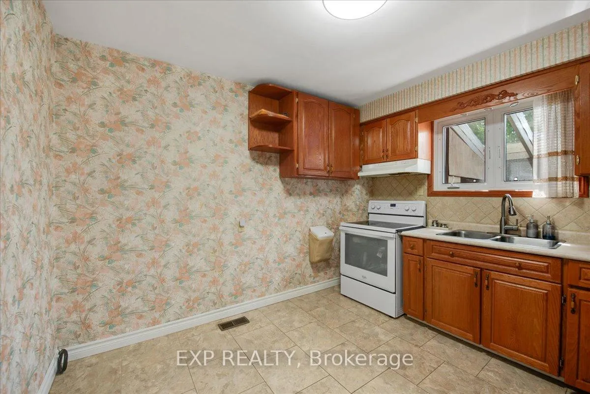 Photo 9 of 376 Surrey Drive, Oshawa, Eastdale — HOMEH