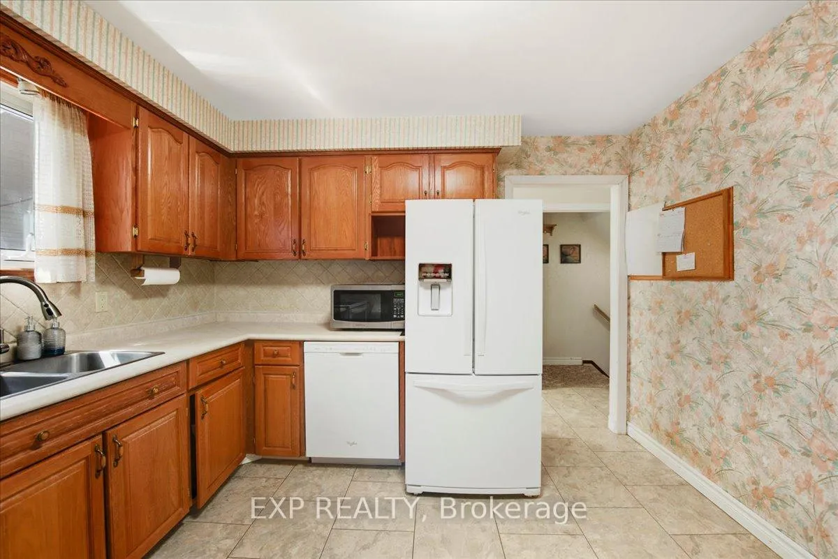 Photo 10 of 376 Surrey Drive, Oshawa, Eastdale — HOMEH