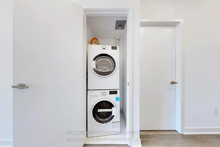 Photo 14 of Unit 5804, 3900 Confederation Parkway, Mississauga, City Centre — HOMEH