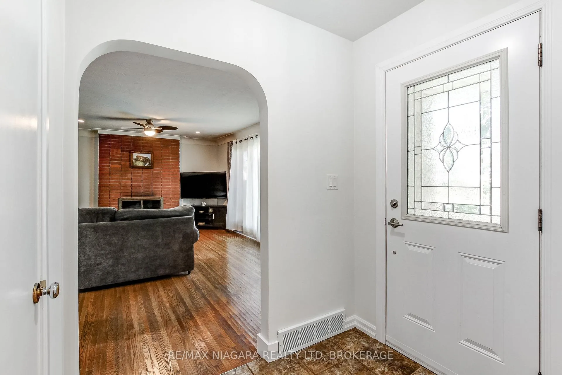 Photo 8 of 6 Cedar Street, Welland, Prince Charles — HOMEH