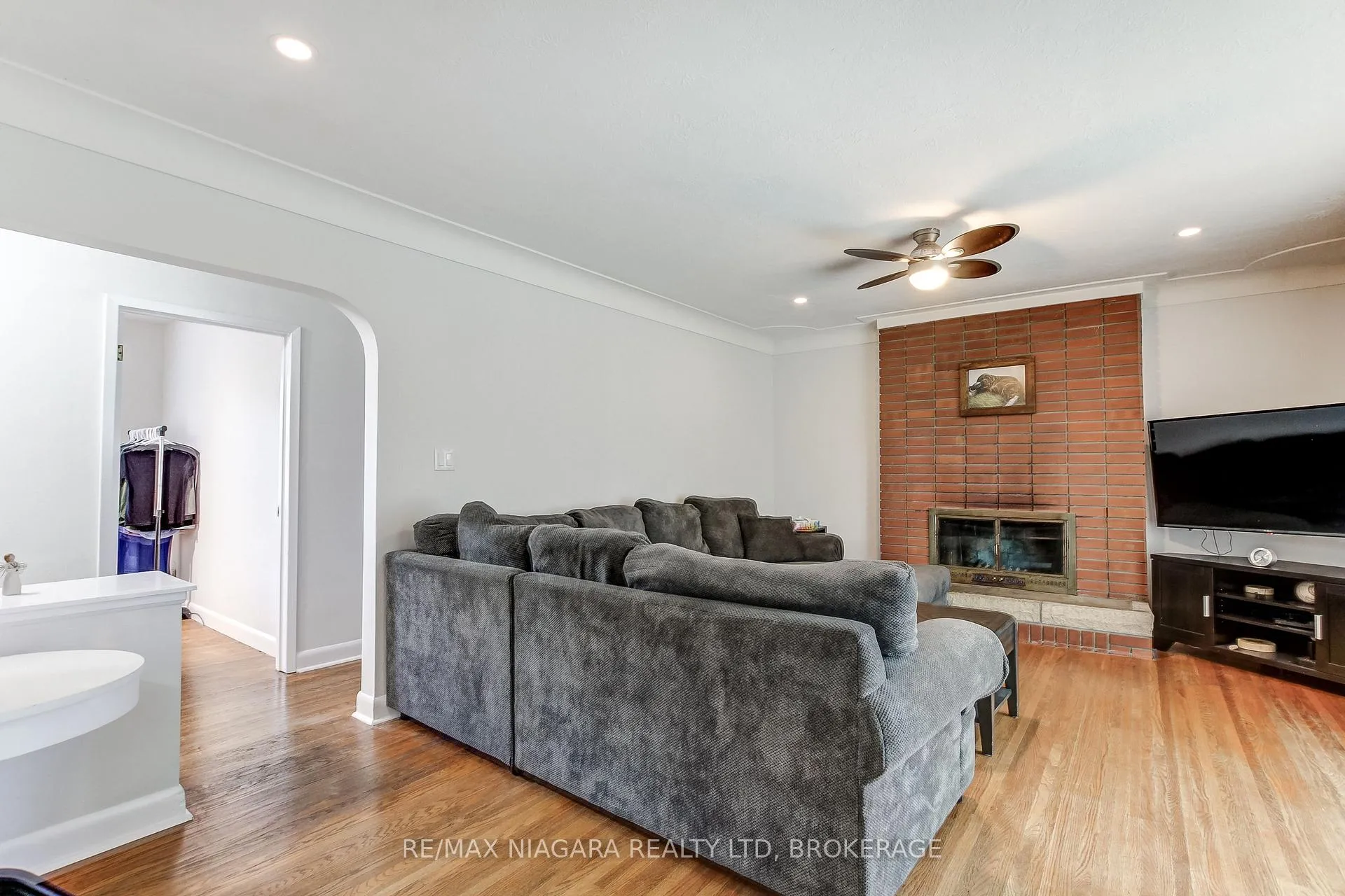 Photo 10 of 6 Cedar Street, Welland, Prince Charles — HOMEH