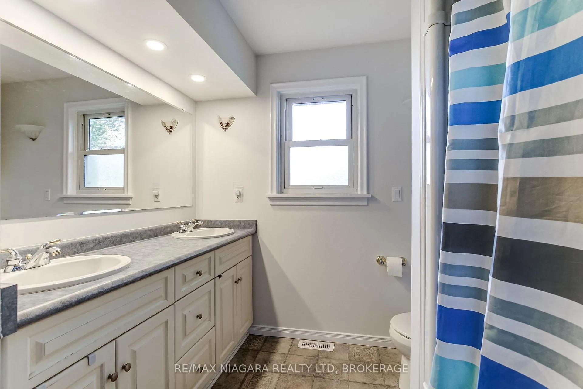 Photo 22 of 6 Cedar Street, Welland, Prince Charles — HOMEH