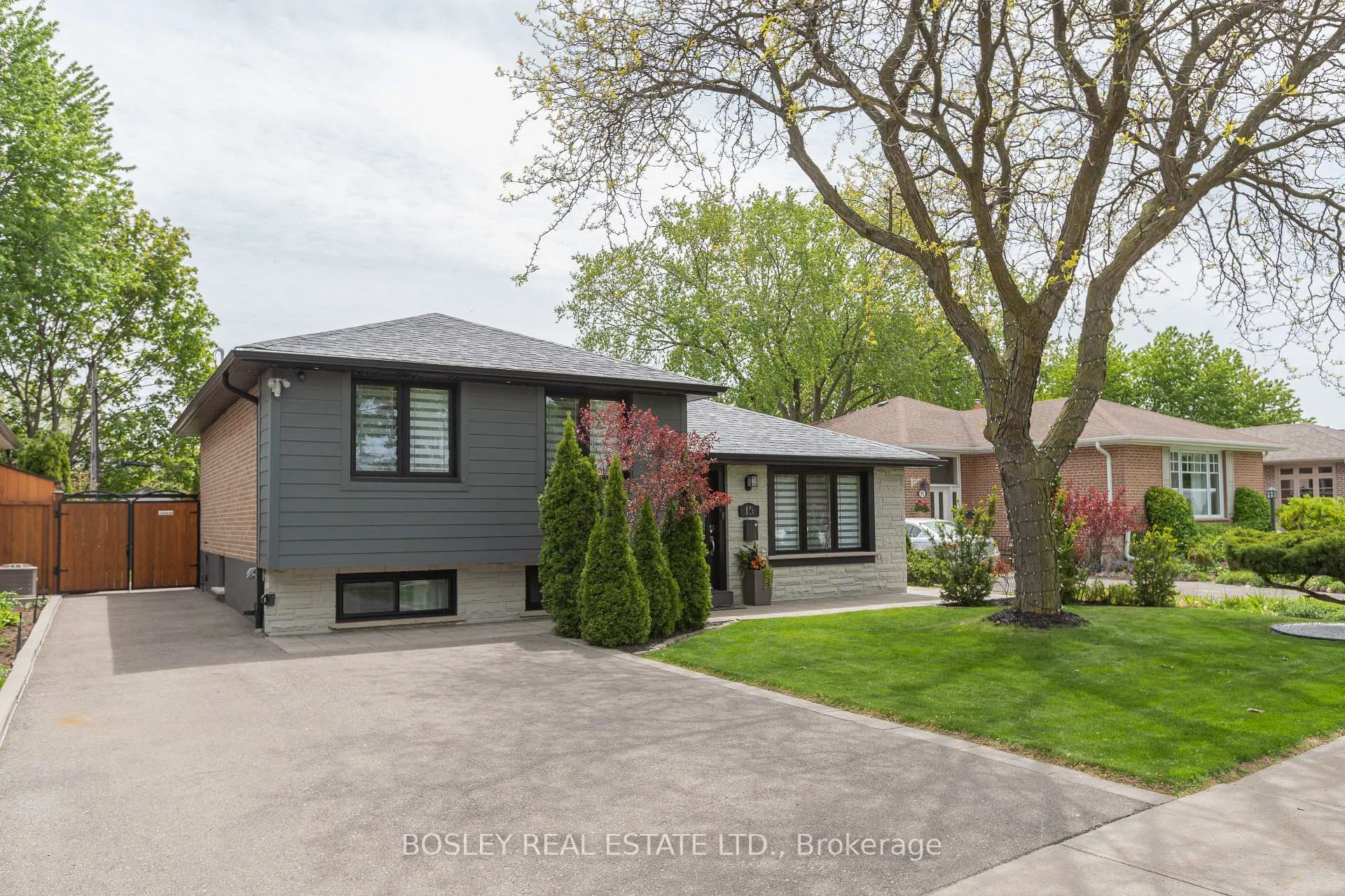 Photo 1 of 15 Wareside Road, Etobicoke, Etobicoke West Mall — HOMEH
