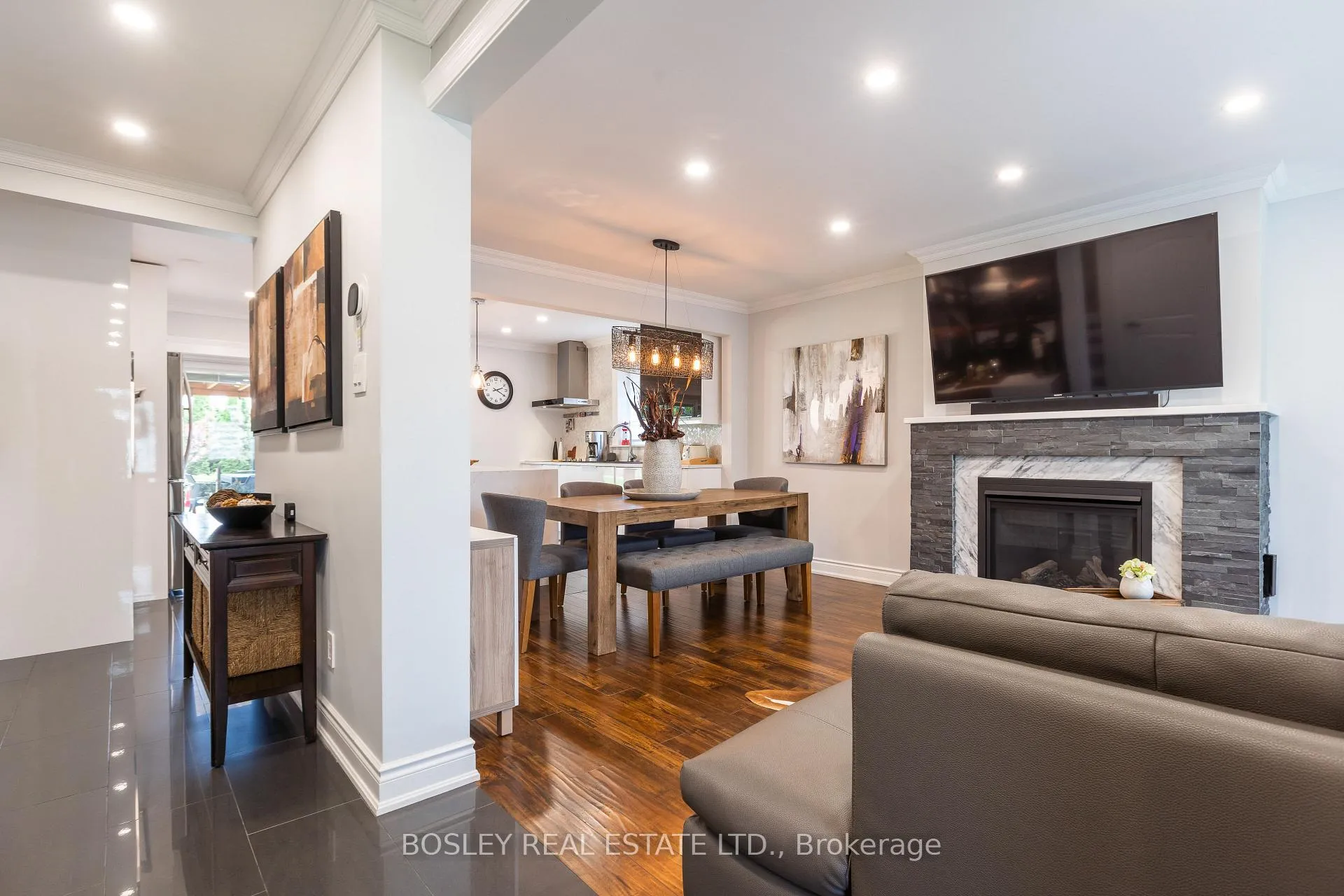 Photo 4 of 15 Wareside Road, Etobicoke, Etobicoke West Mall — HOMEH
