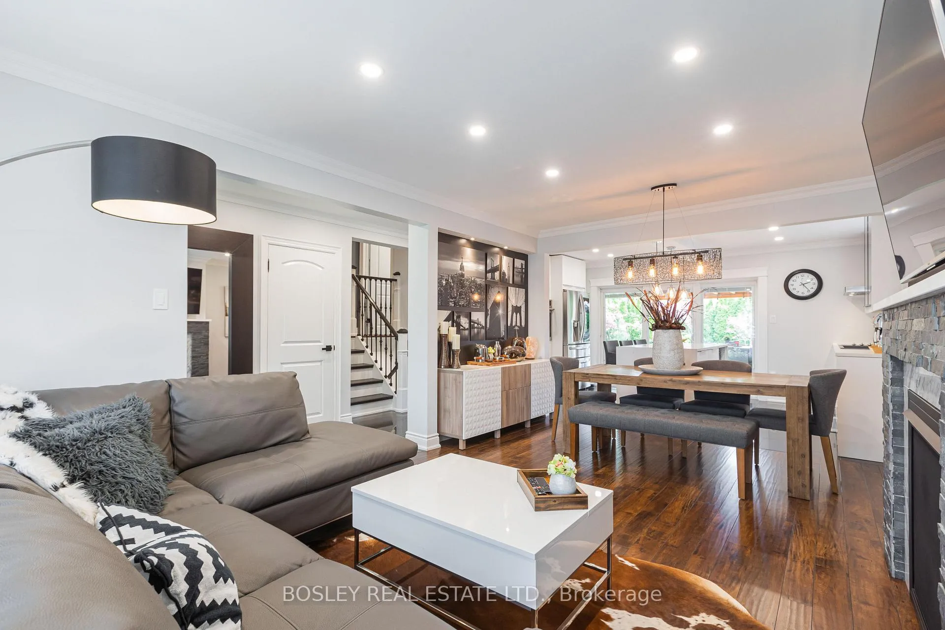 Photo 10 of 15 Wareside Road, Etobicoke, Etobicoke West Mall — HOMEH