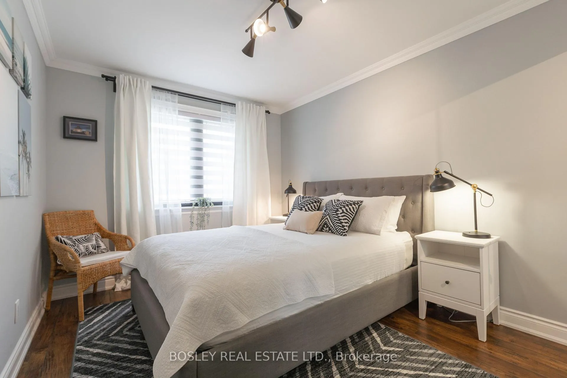 Photo 21 of 15 Wareside Road, Etobicoke, Etobicoke West Mall — HOMEH