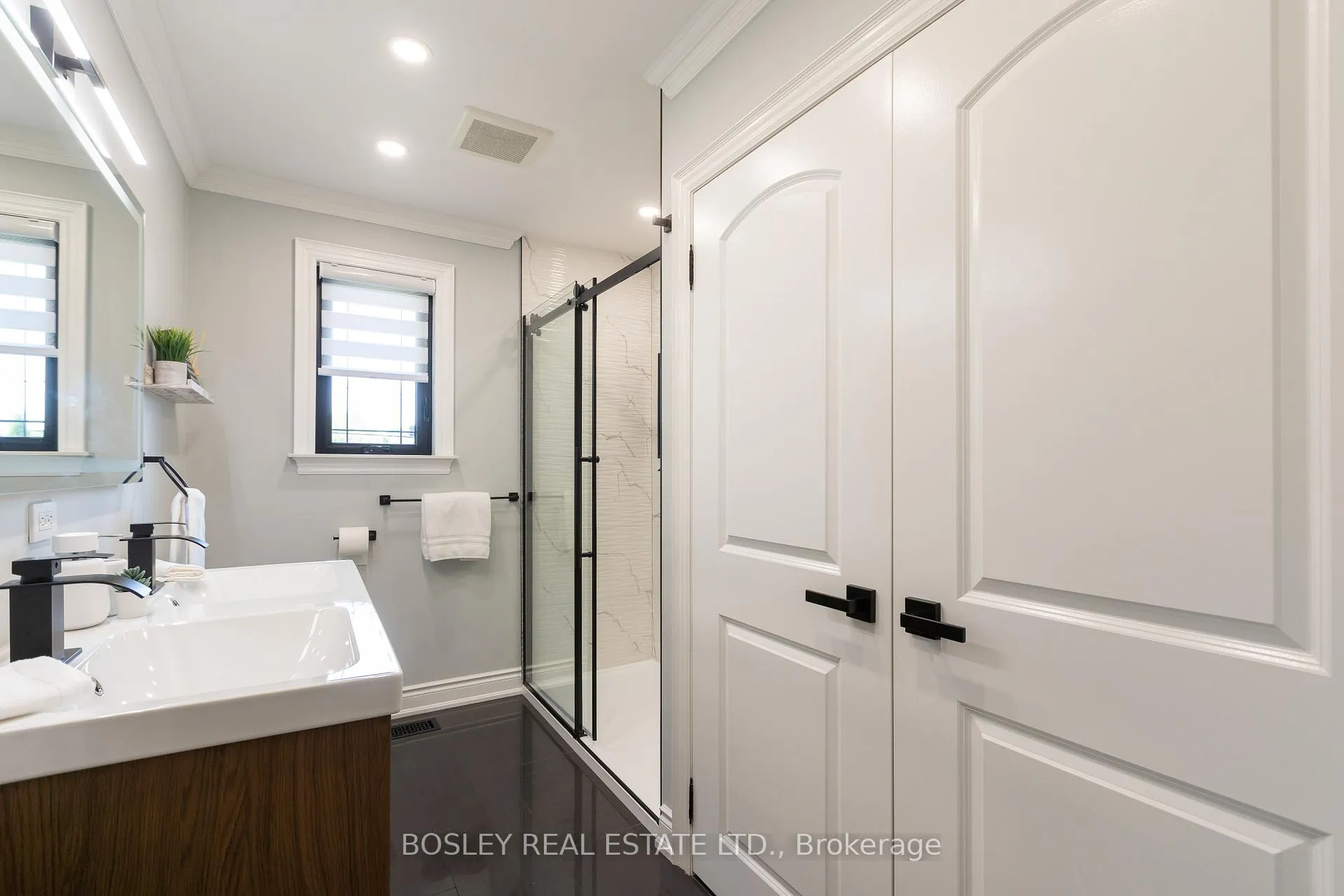 Photo 24 of 15 Wareside Road, Etobicoke, Etobicoke West Mall — HOMEH