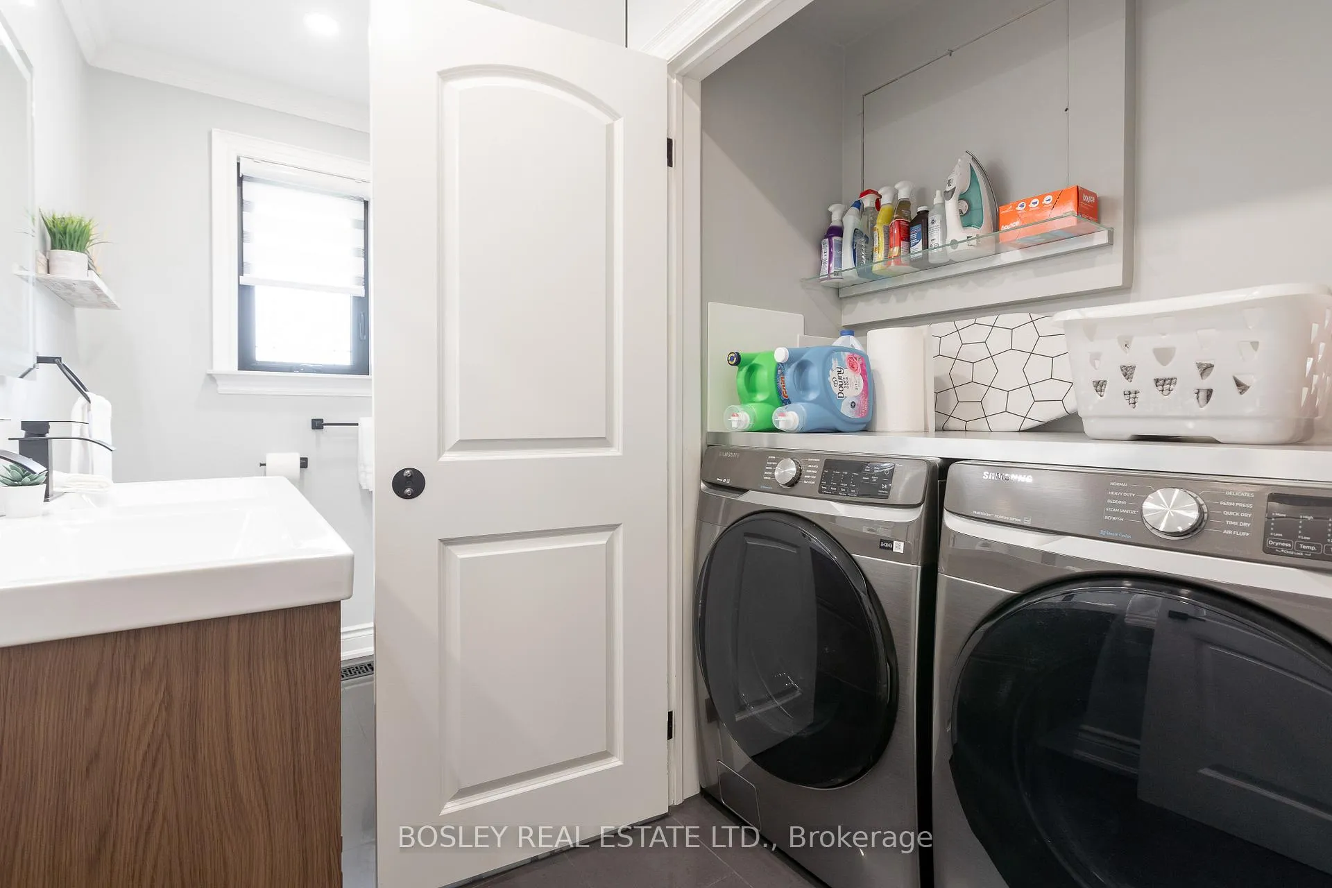 Photo 26 of 15 Wareside Road, Etobicoke, Etobicoke West Mall — HOMEH