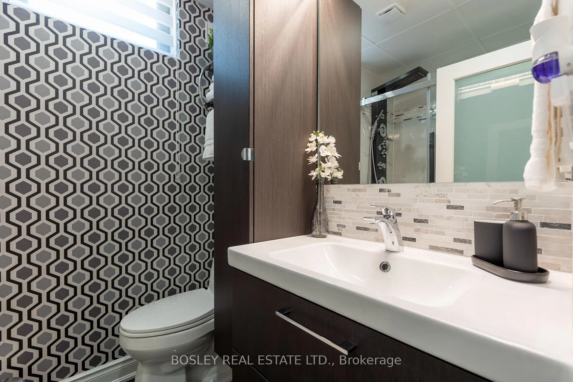 Photo 32 of 15 Wareside Road, Etobicoke, Etobicoke West Mall — HOMEH
