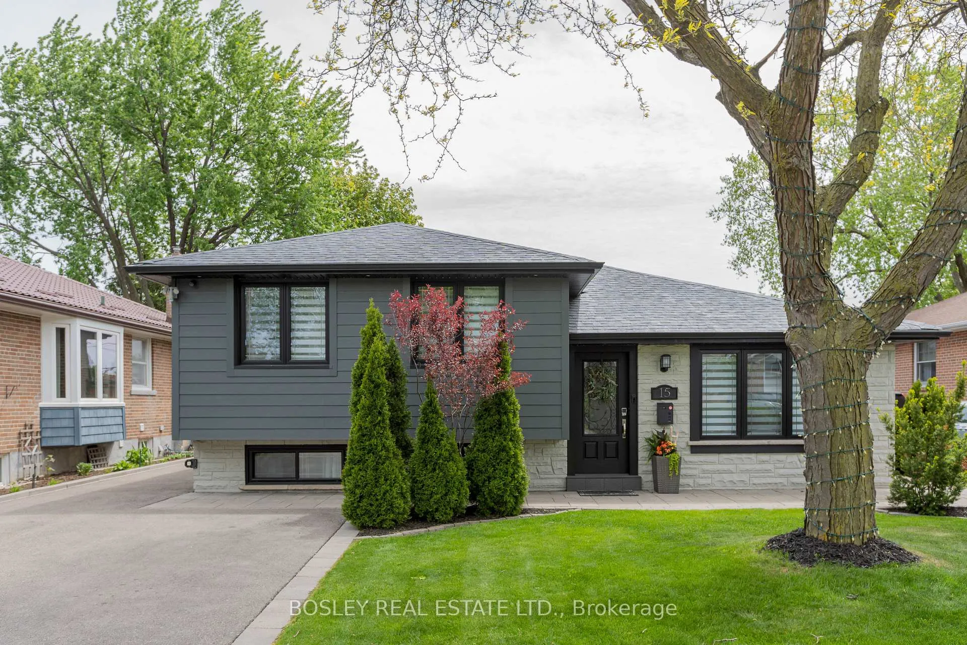 Photo 34 of 15 Wareside Road, Etobicoke, Etobicoke West Mall — HOMEH