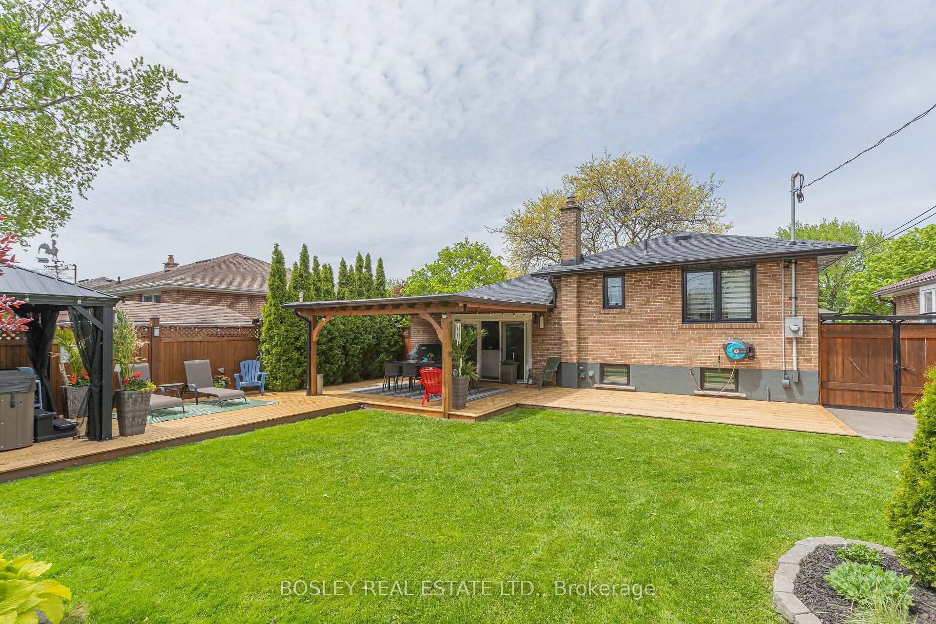 Photo 36 of 15 Wareside Road, Etobicoke, Etobicoke West Mall — HOMEH