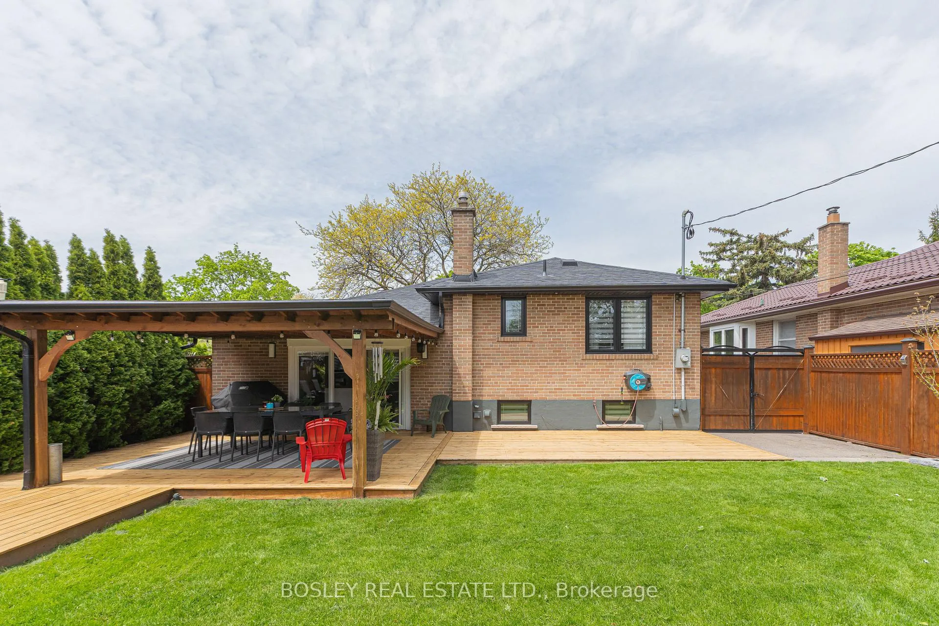 Photo 37 of 15 Wareside Road, Etobicoke, Etobicoke West Mall — HOMEH