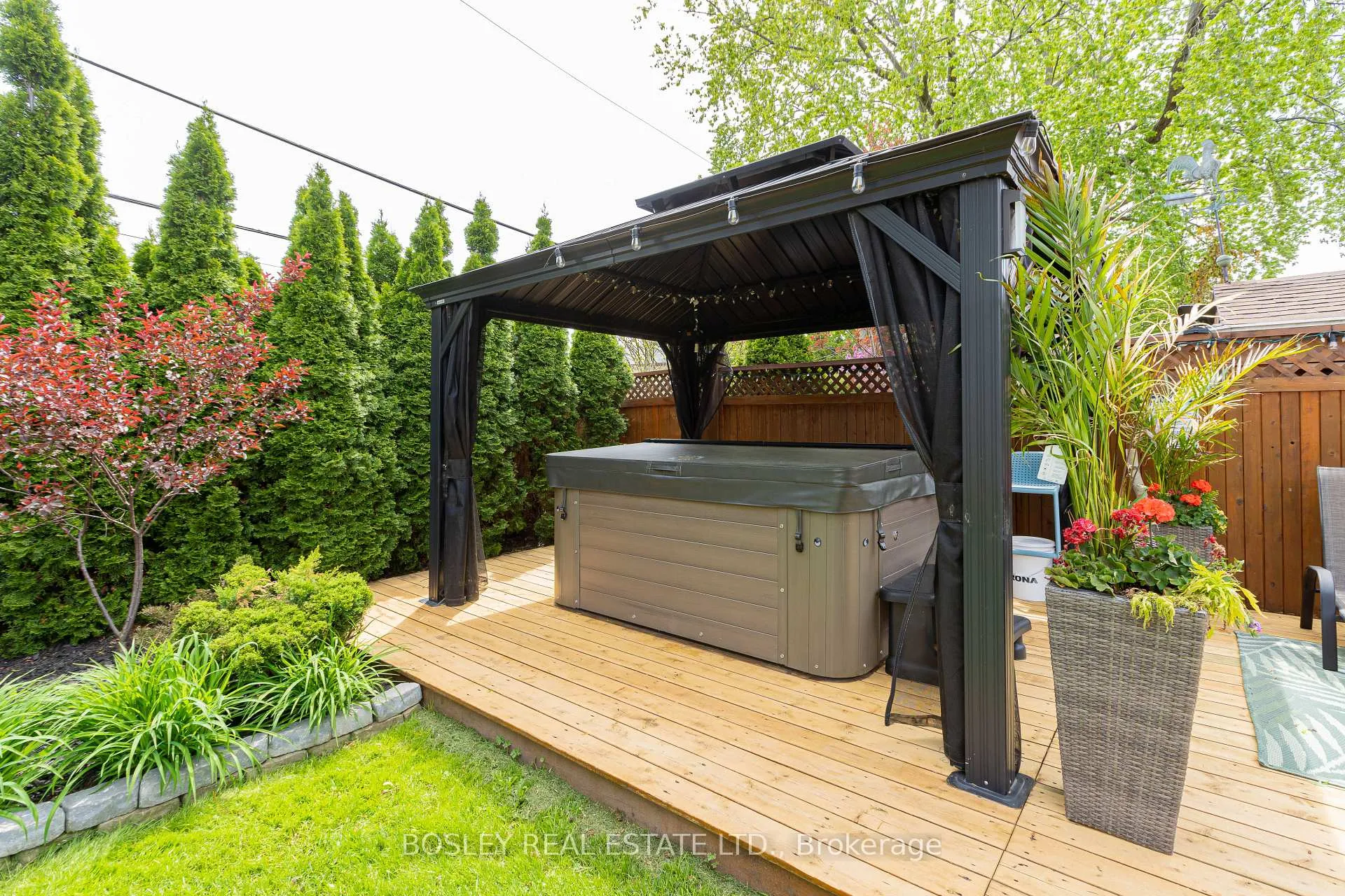 Photo 42 of 15 Wareside Road, Etobicoke, Etobicoke West Mall — HOMEH