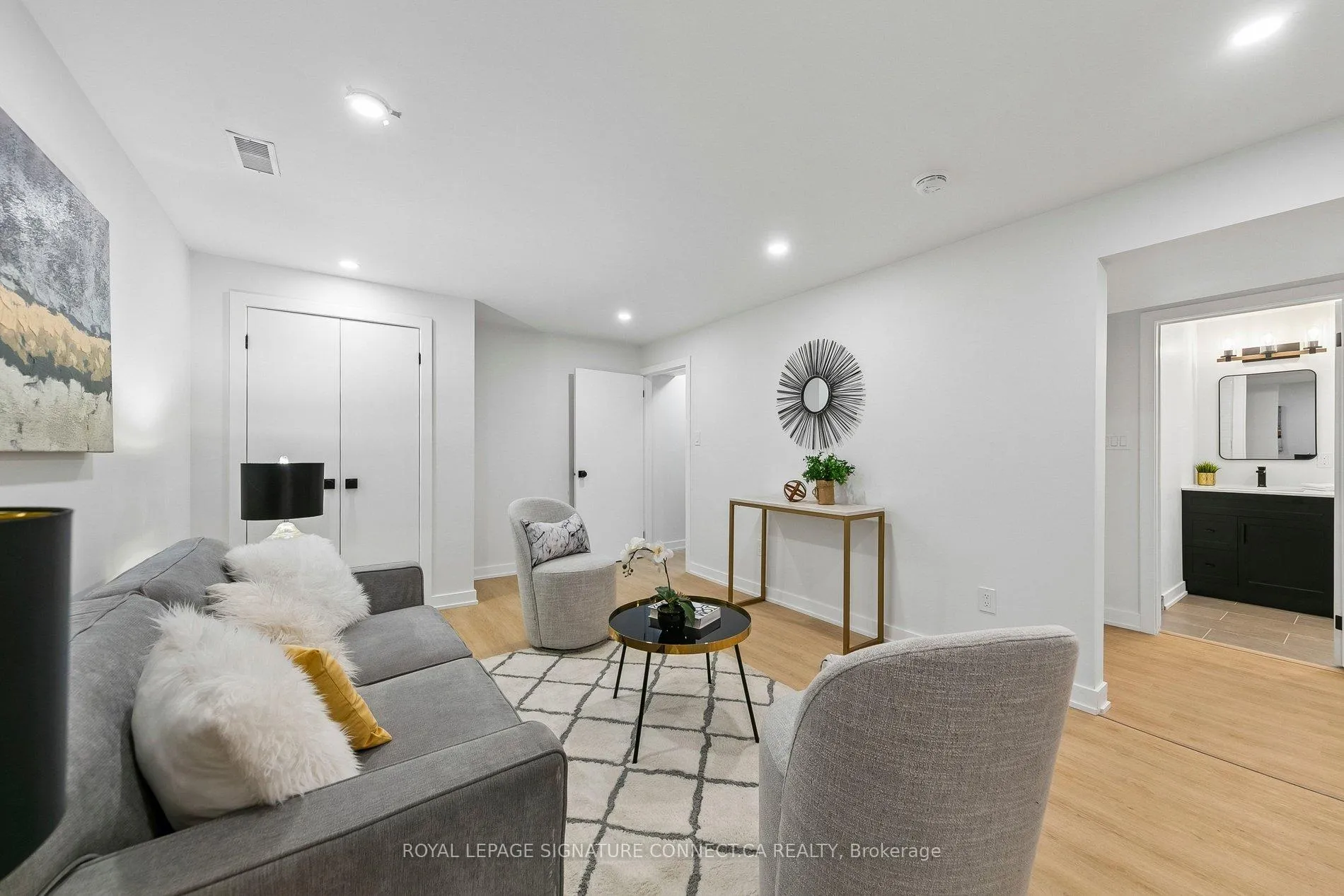 Photo 3 of 15 Colonial Court, Hamilton, Corman — HOMEH