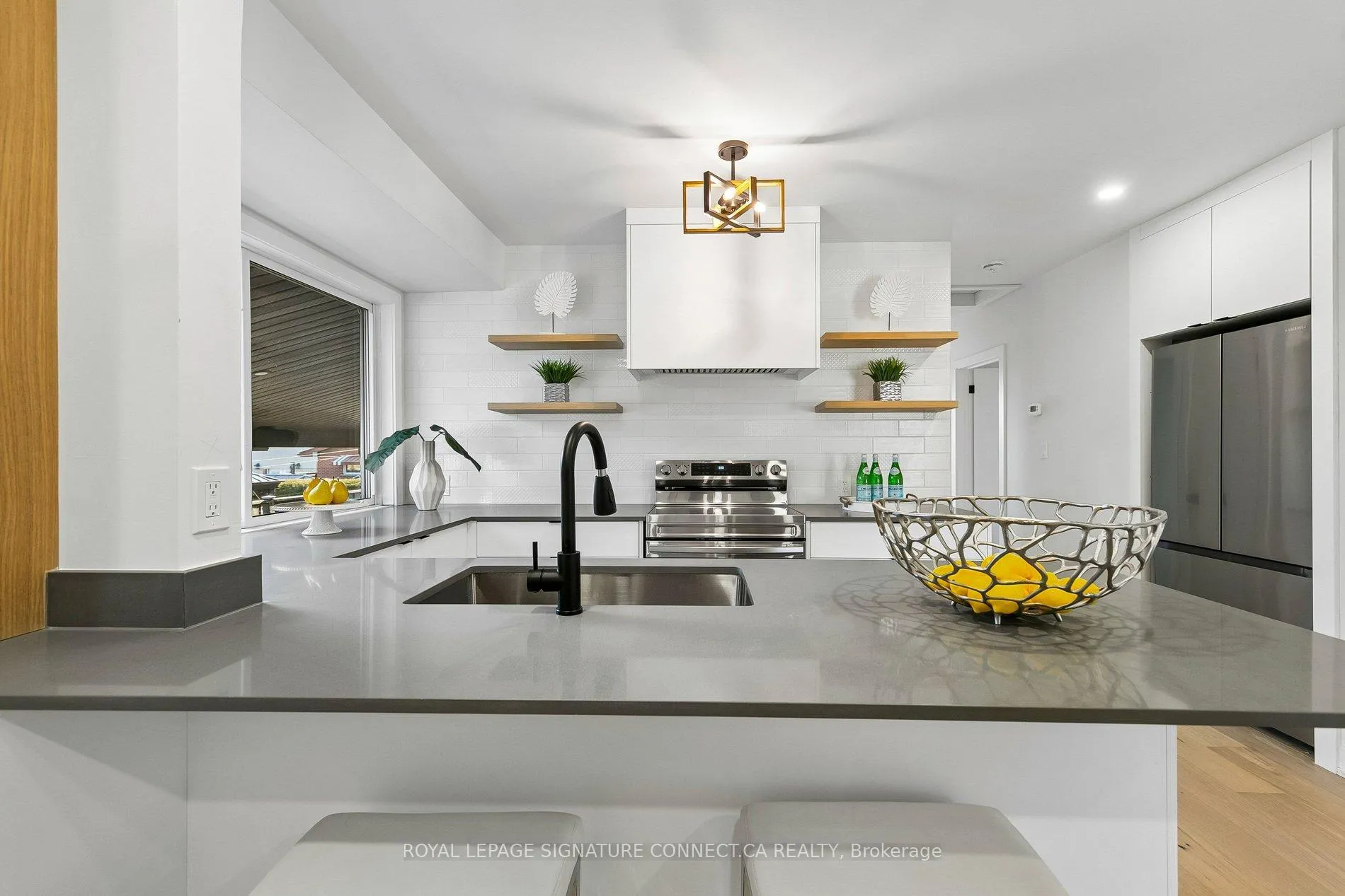 Photo 4 of 15 Colonial Court, Hamilton, Corman — HOMEH