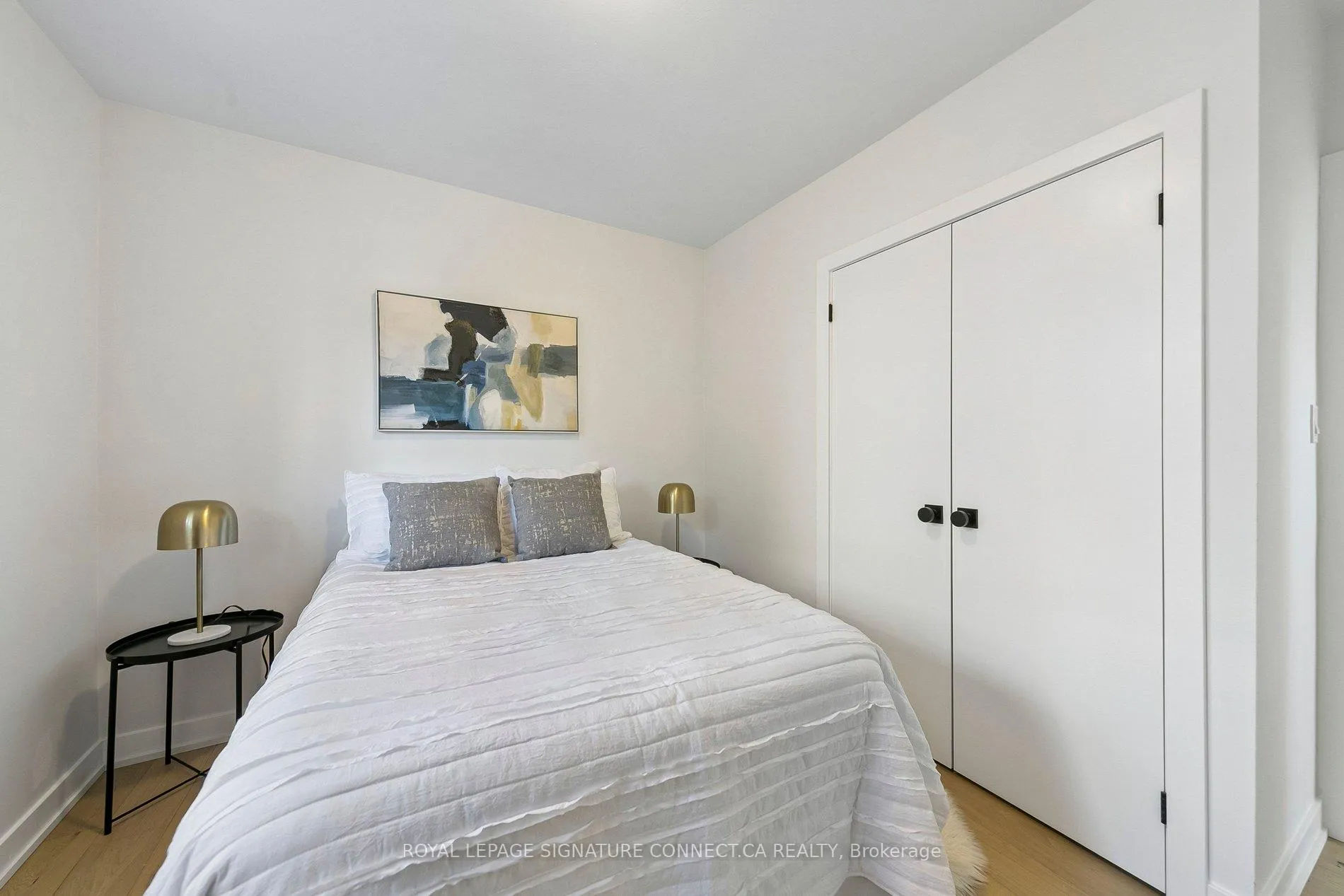 Photo 9 of 15 Colonial Court, Hamilton, Corman — HOMEH