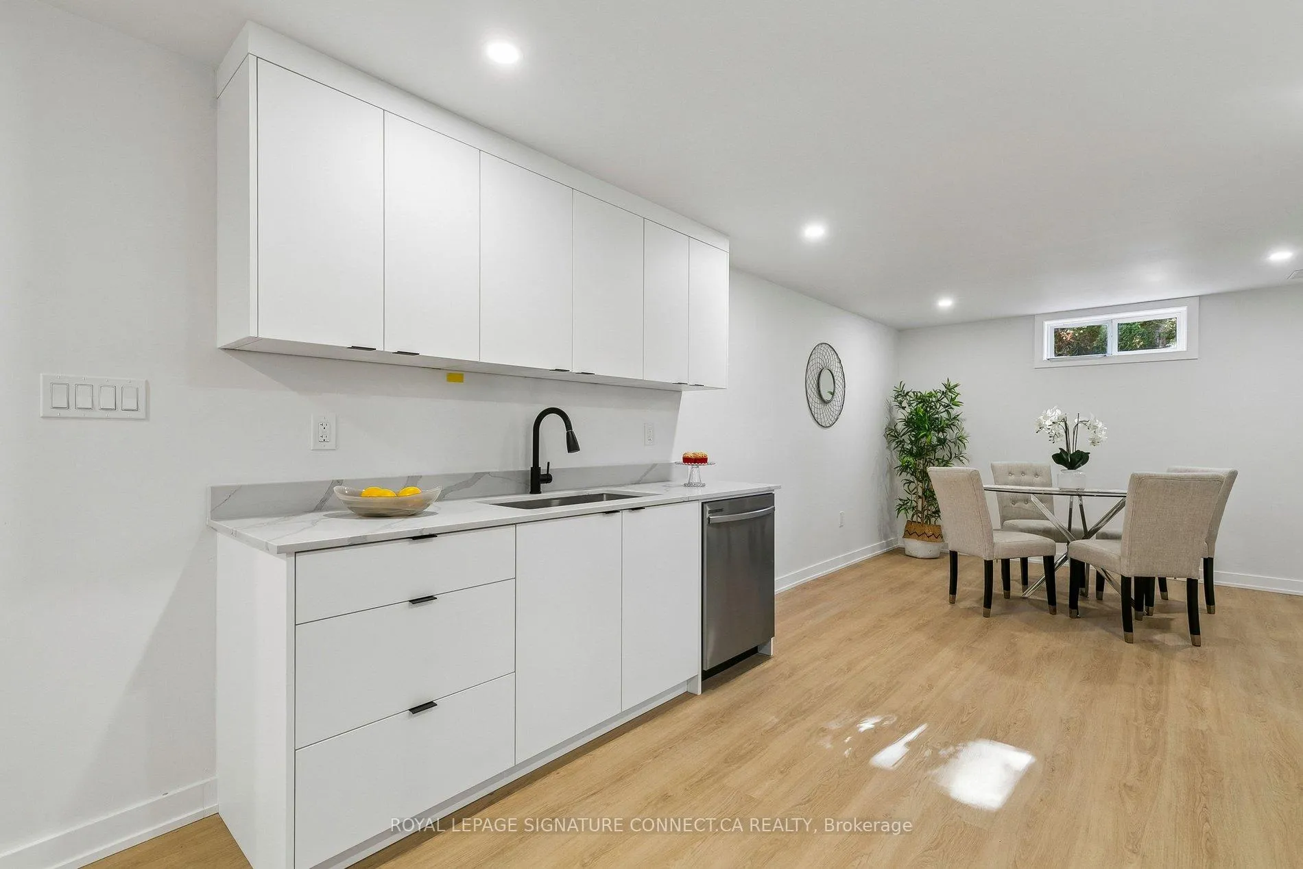 Photo 14 of 15 Colonial Court, Hamilton, Corman — HOMEH