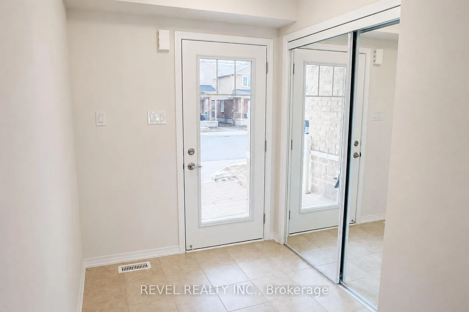 Photo 2 of 62 Munro Circle, Brantford, Empire South — HOMEH