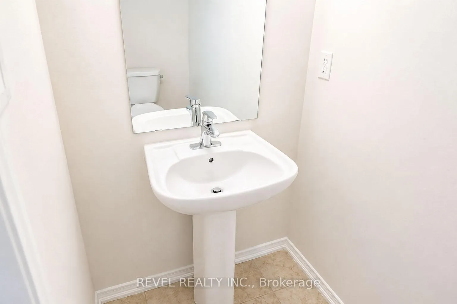 Photo 3 of 62 Munro Circle, Brantford, Empire South — HOMEH