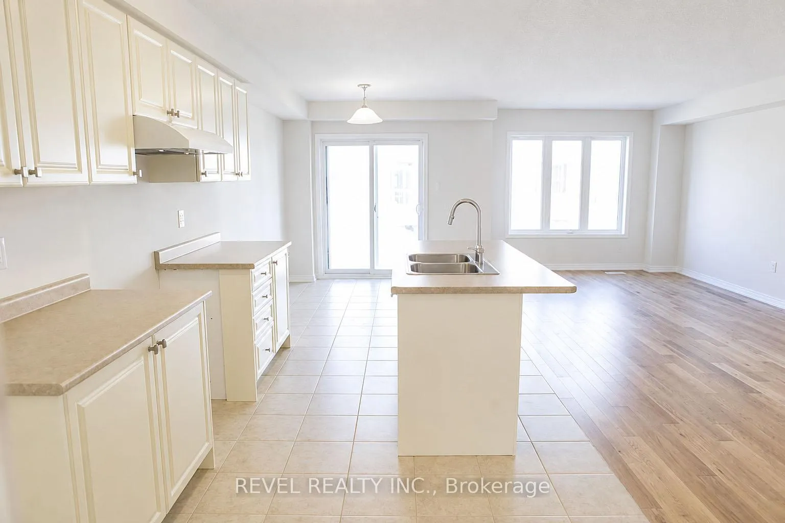 Photo 4 of 62 Munro Circle, Brantford, Empire South — HOMEH